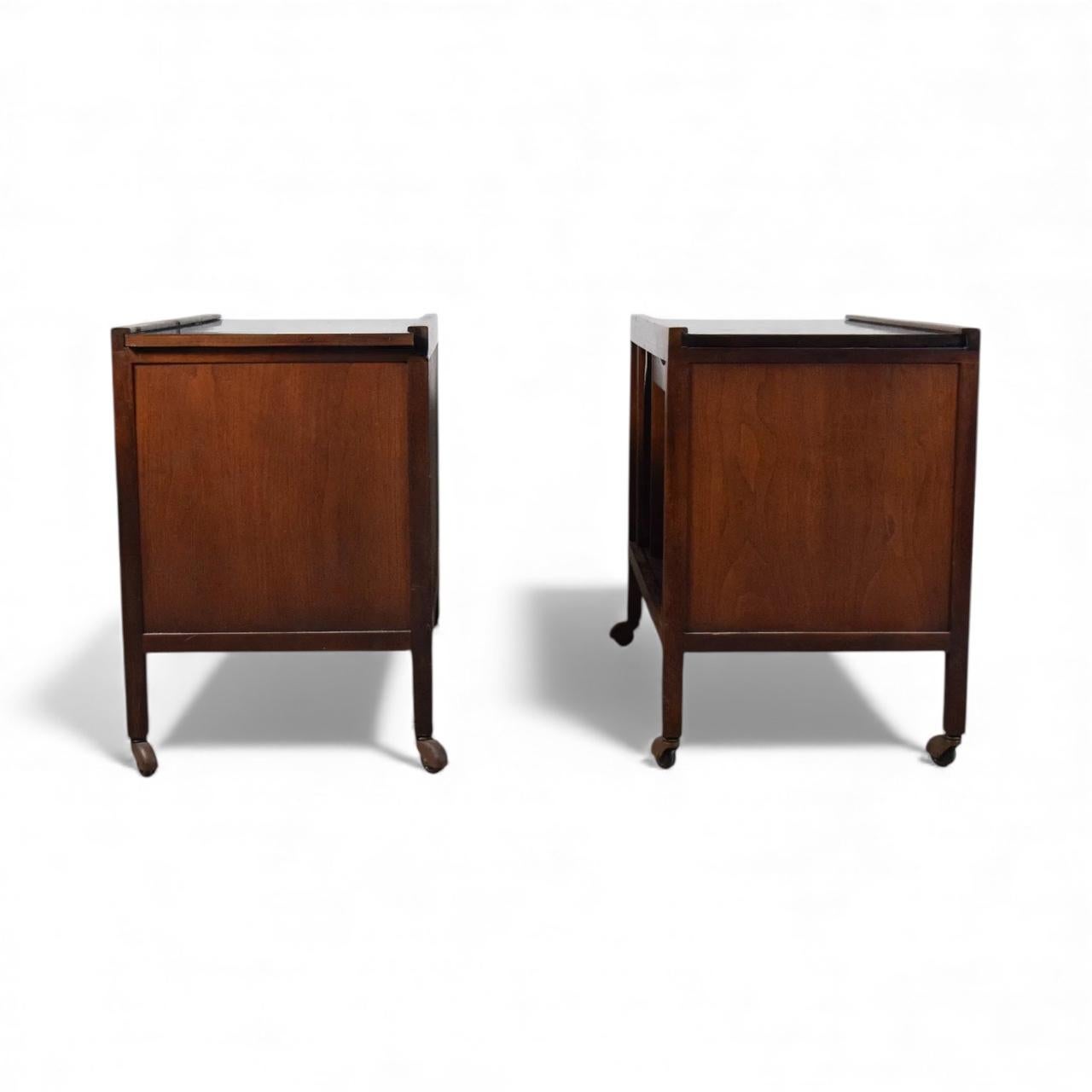 Mid-Century Modern Nat'l. Mt. Airy Side Tables Bar Carts Tambour Doors - Pair en vente 1