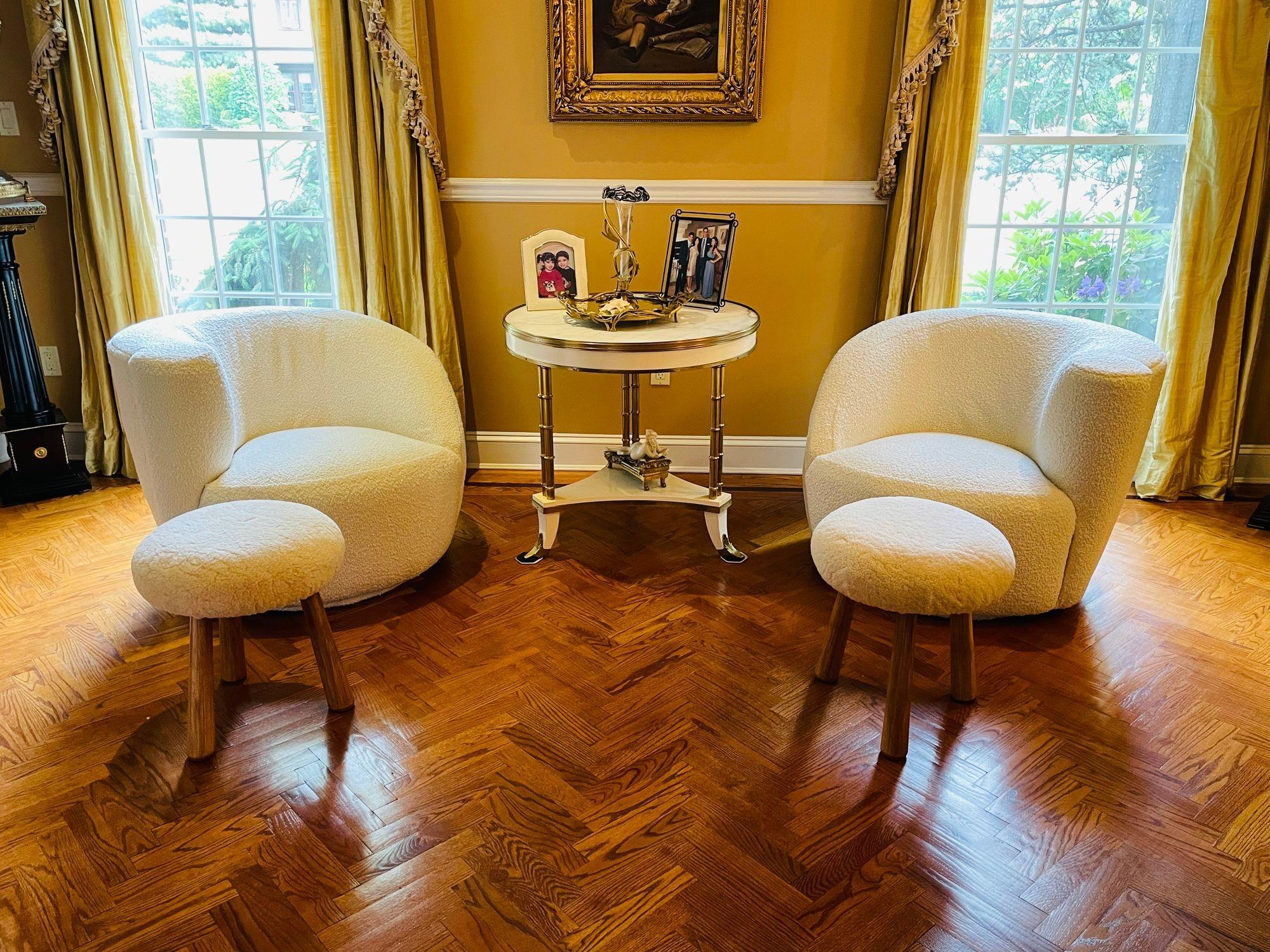 Chaises pivotantes en forme de rein, style Nautilus, du milieu du siècle, Boucle blanche en vente 1