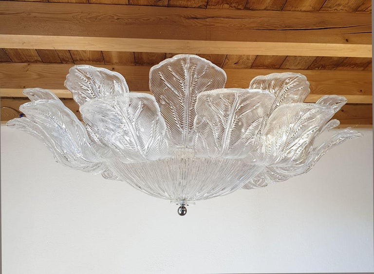 Large neoclassical style Murano glass flush mount chandelier, Mid-Century Modern, attributed to Barovier & Toso, Italy 1970s.
The large flush mount is made of clear Murano glass leaves, with little veins in relief, creating a translucent