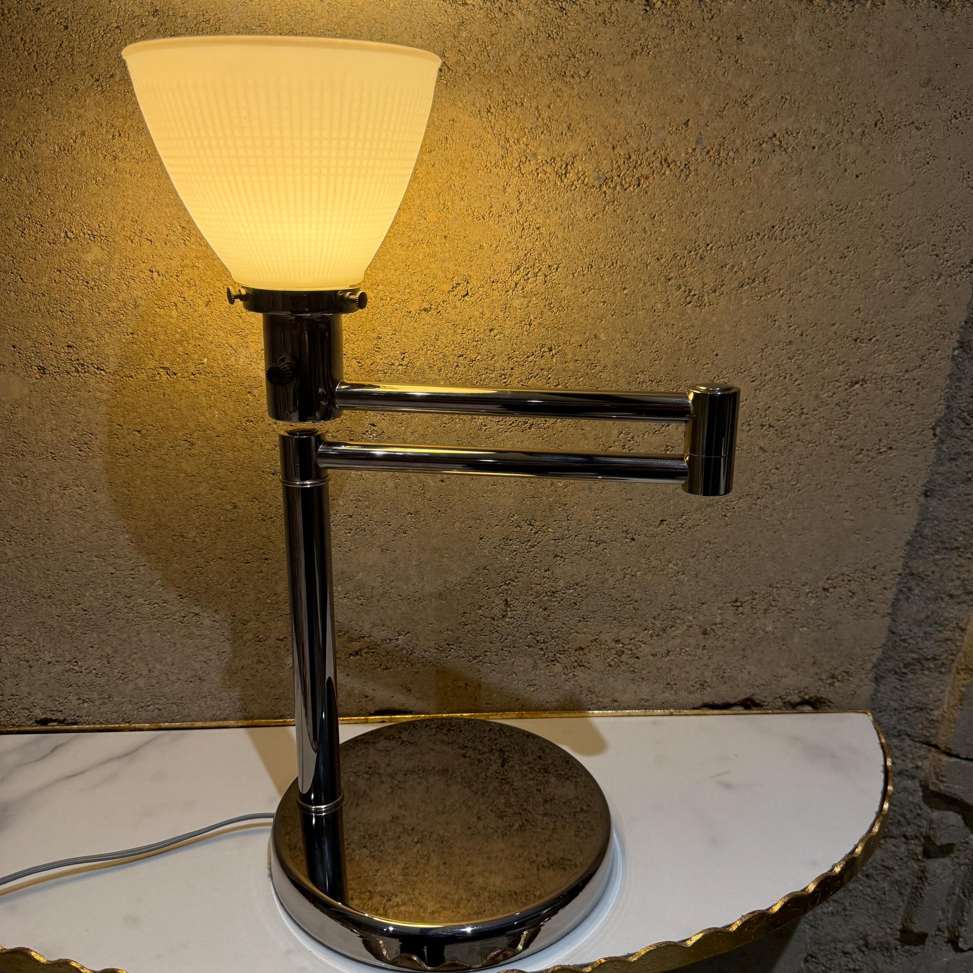 Mid-Century Modern Nessen Chrom Schreibtischlampe Schwenkarm im Angebot 3