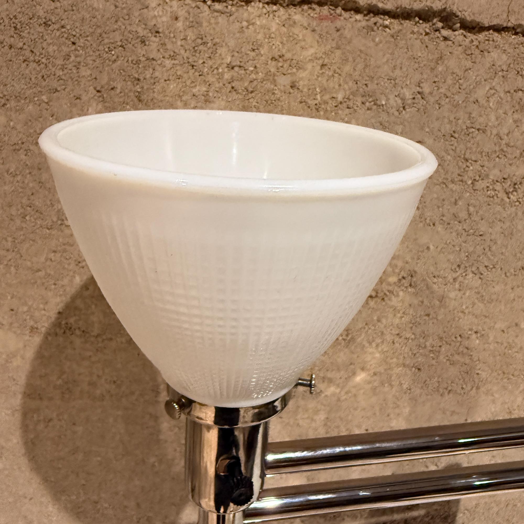 Mid-Century Modern Nessen Chrom Schreibtischlampe Schwenkarm (Mitte des 20. Jahrhunderts) im Angebot