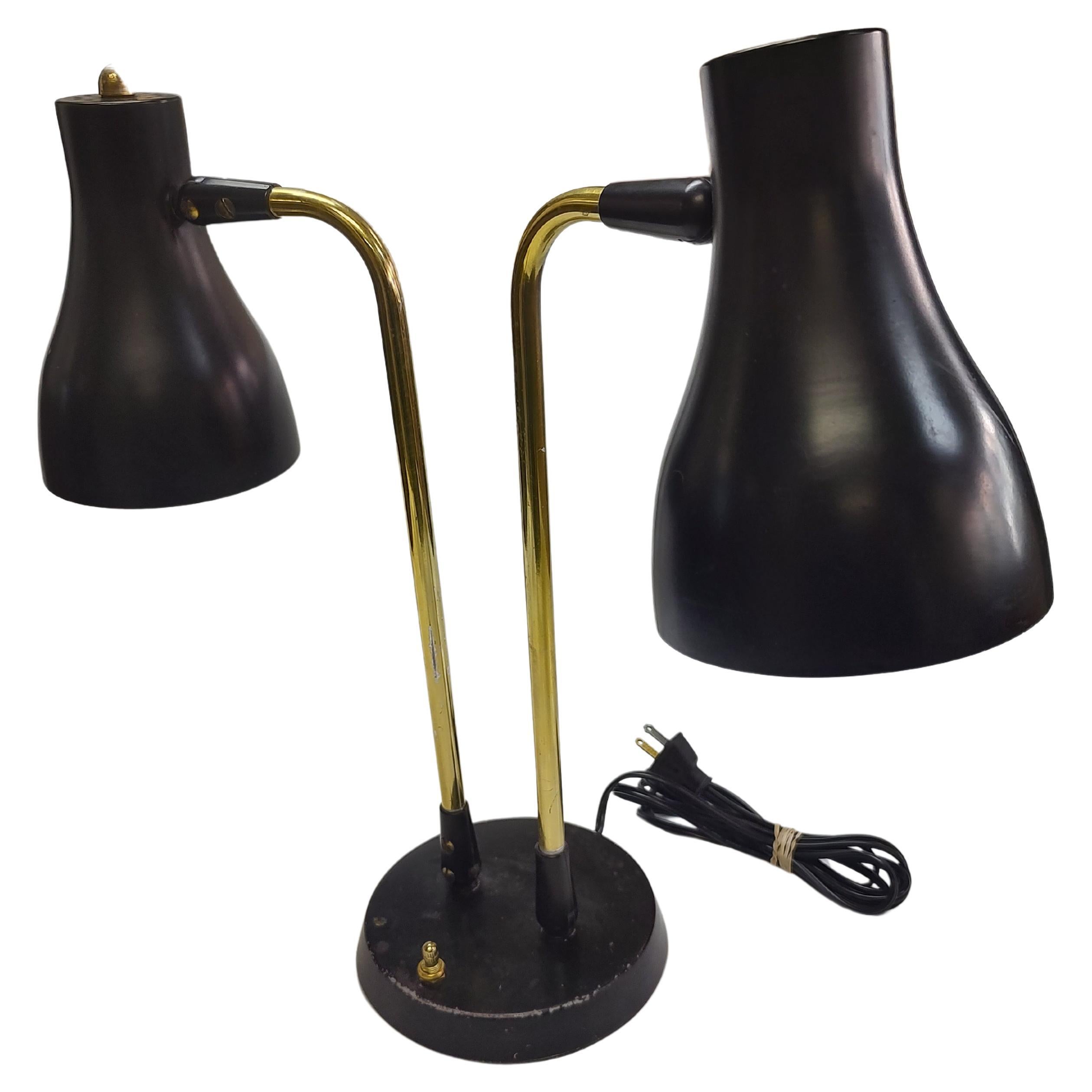 Mid-Century Modern Nessen Tischlampe mit zwei Köpfen