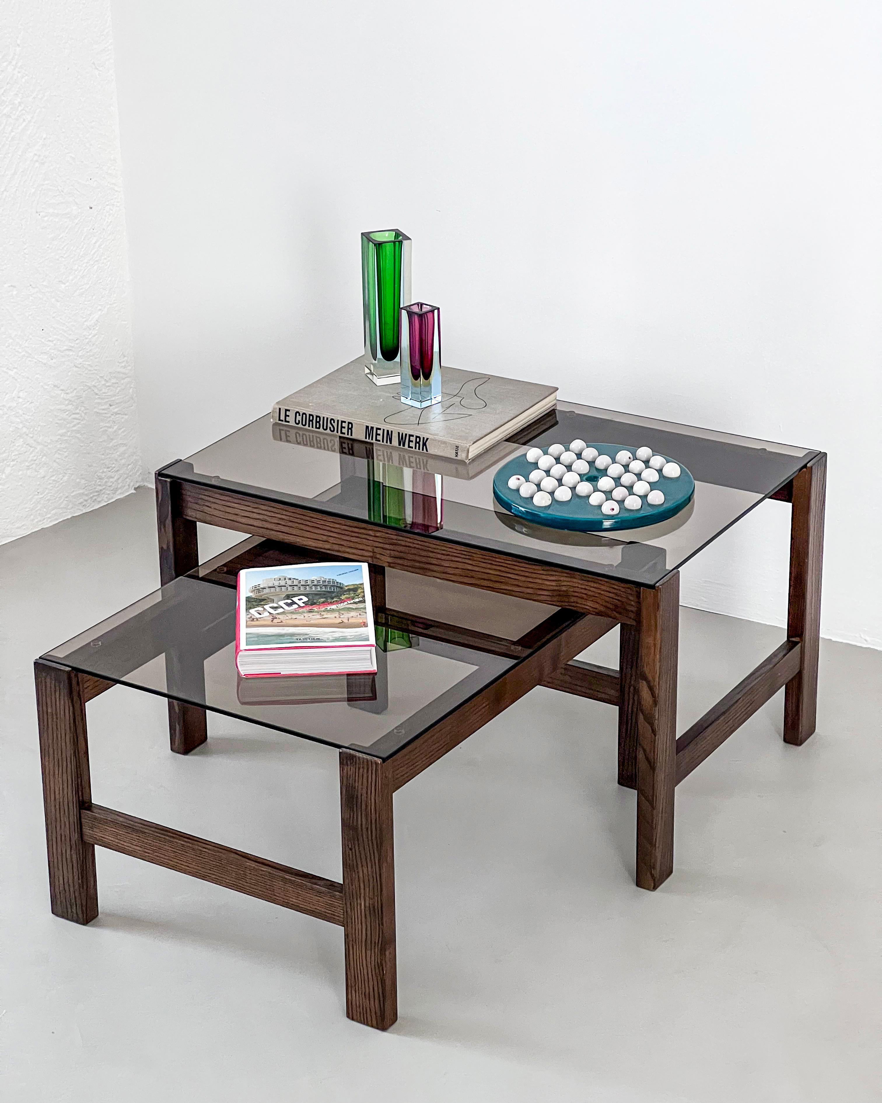 Mid-Century Modern Nesting Coffee Tables, Wood and Glass, Living Room Decorative In Good Condition For Sale In Milano, IT