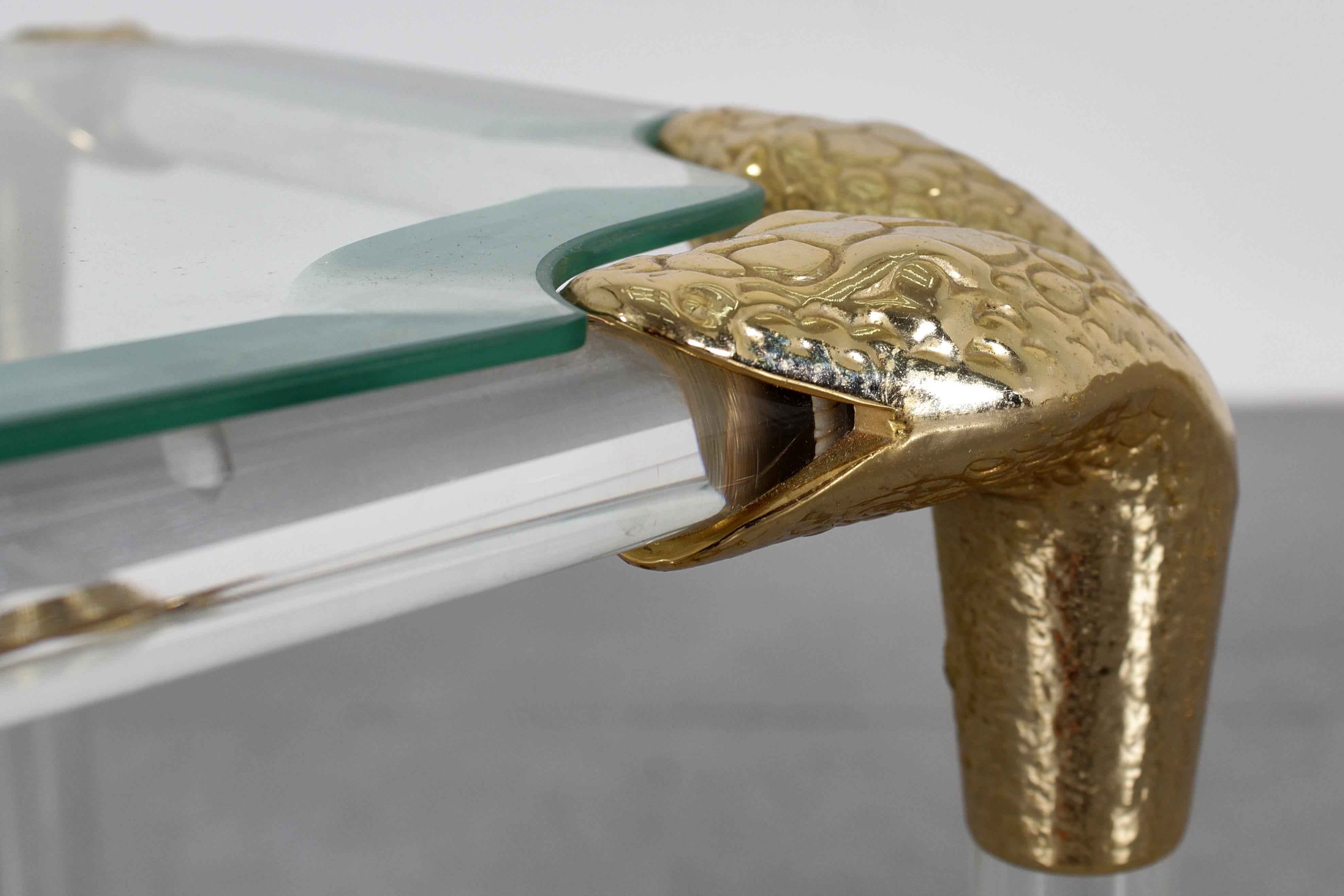 Moderne Beistelltische aus der Mitte des Jahrhunderts aus Plexiglas, Messing und Glas, 80er Jahre, Italien im Angebot 4