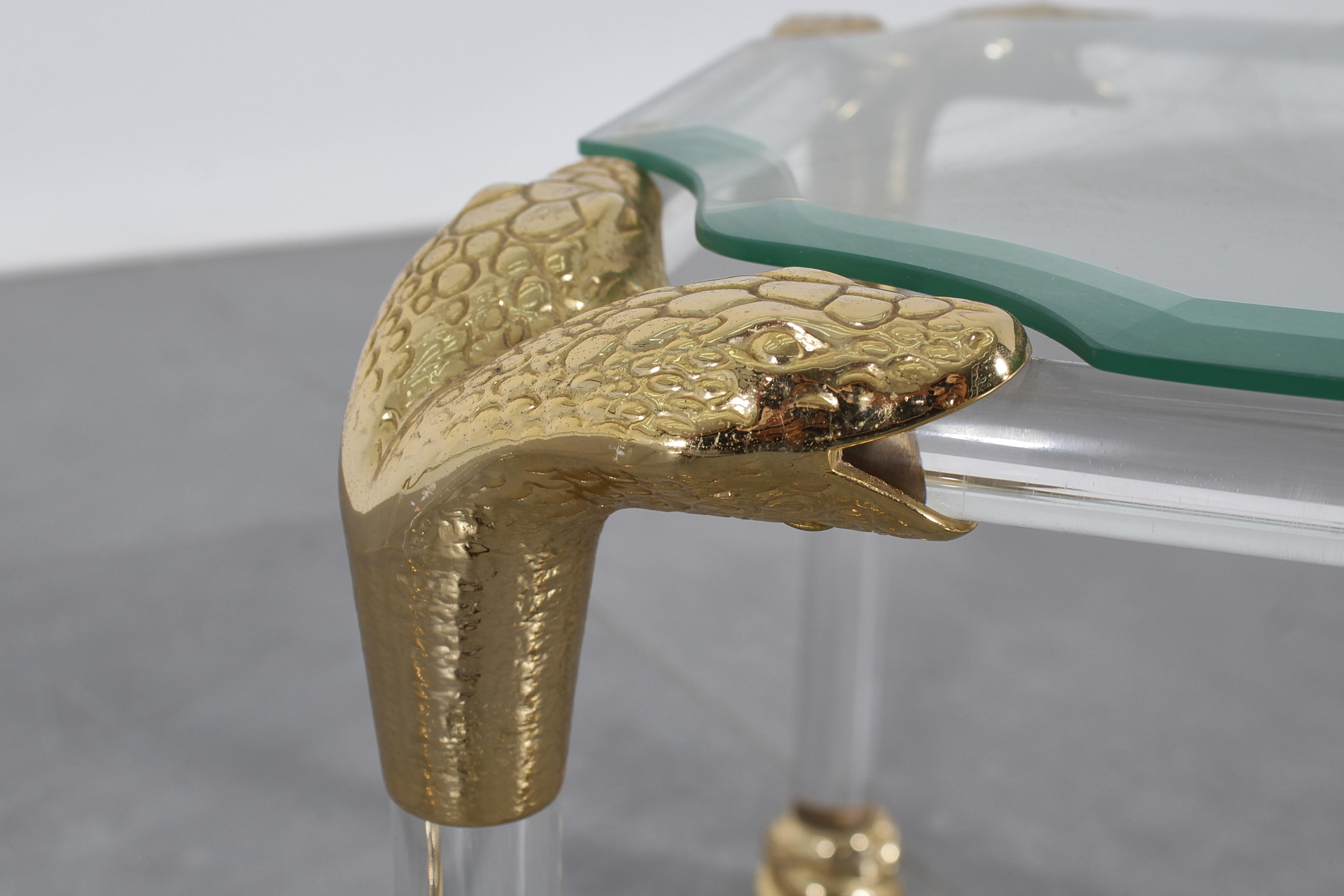 Moderne Beistelltische aus der Mitte des Jahrhunderts aus Plexiglas, Messing und Glas, 80er Jahre, Italien im Angebot 5