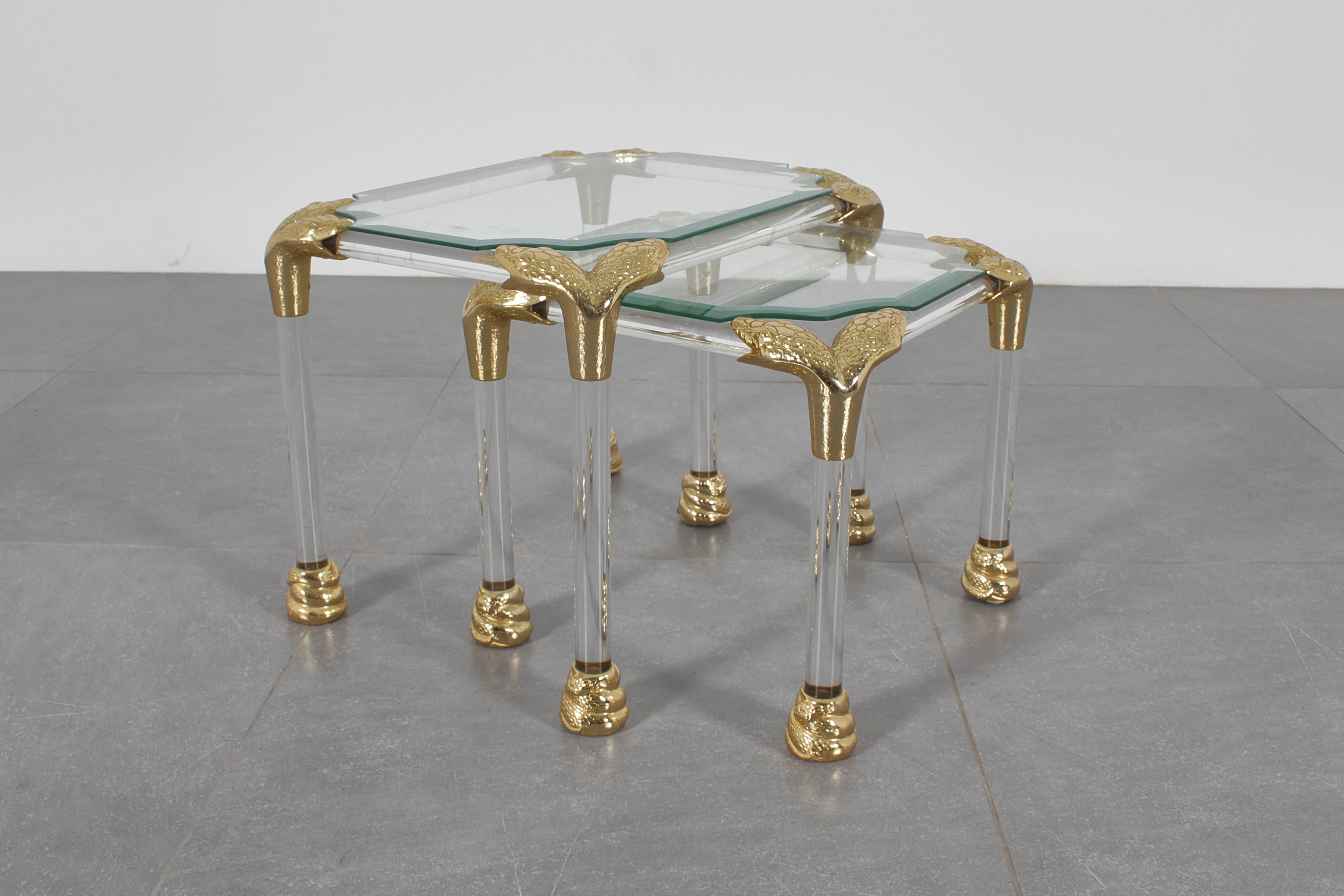 Moderne Beistelltische aus der Mitte des Jahrhunderts aus Plexiglas, Messing und Glas, 80er Jahre, Italien im Angebot 8