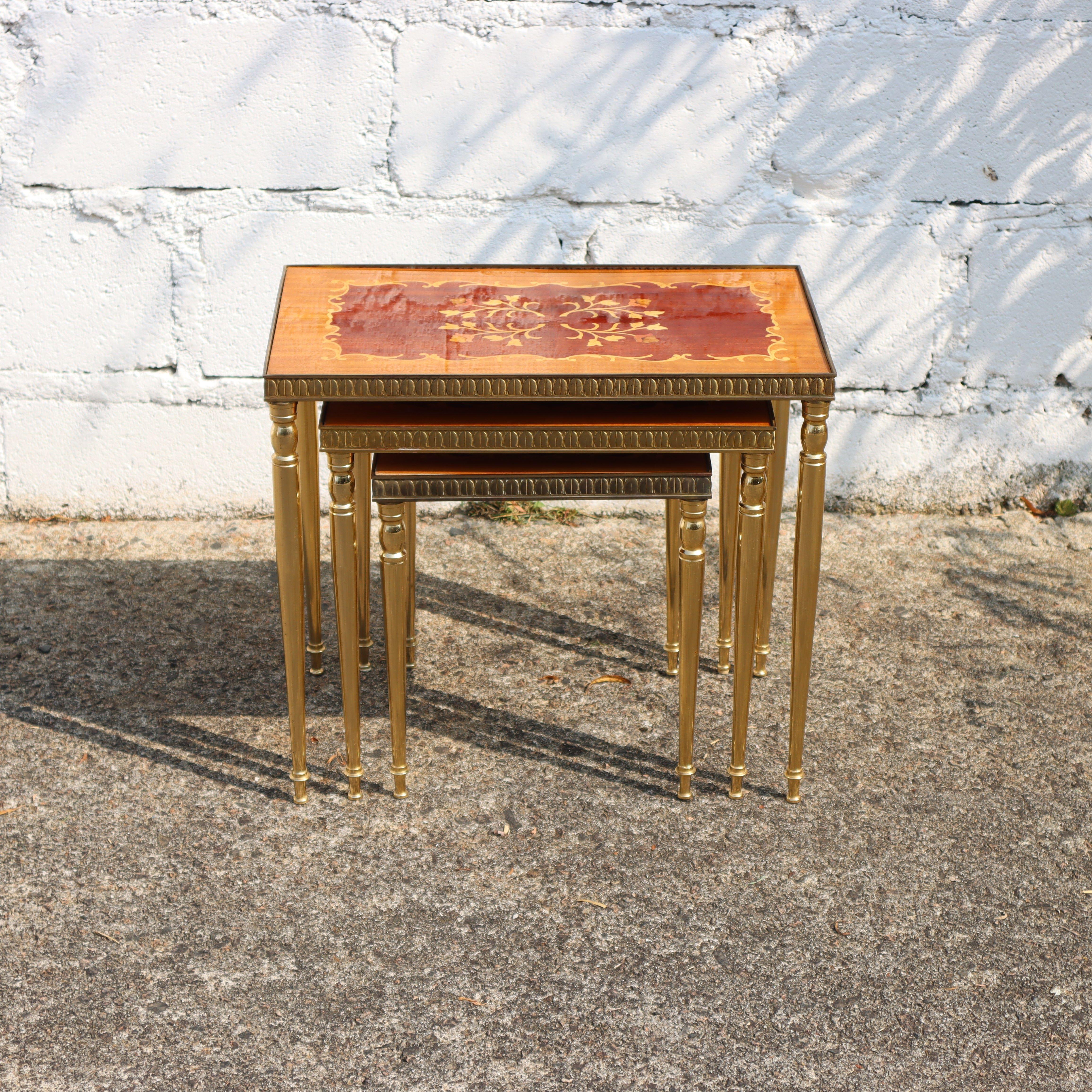 Summer Sale: Enjoy FREE IN-HOME delivery to France and special Shipping Offers for many other Countries.

A beautiful Set of Mid-Century Modern Brass and Marquetry Nesting Tables from the early 70s
Elegant Set of 3 Nesting Tables -with beautiful