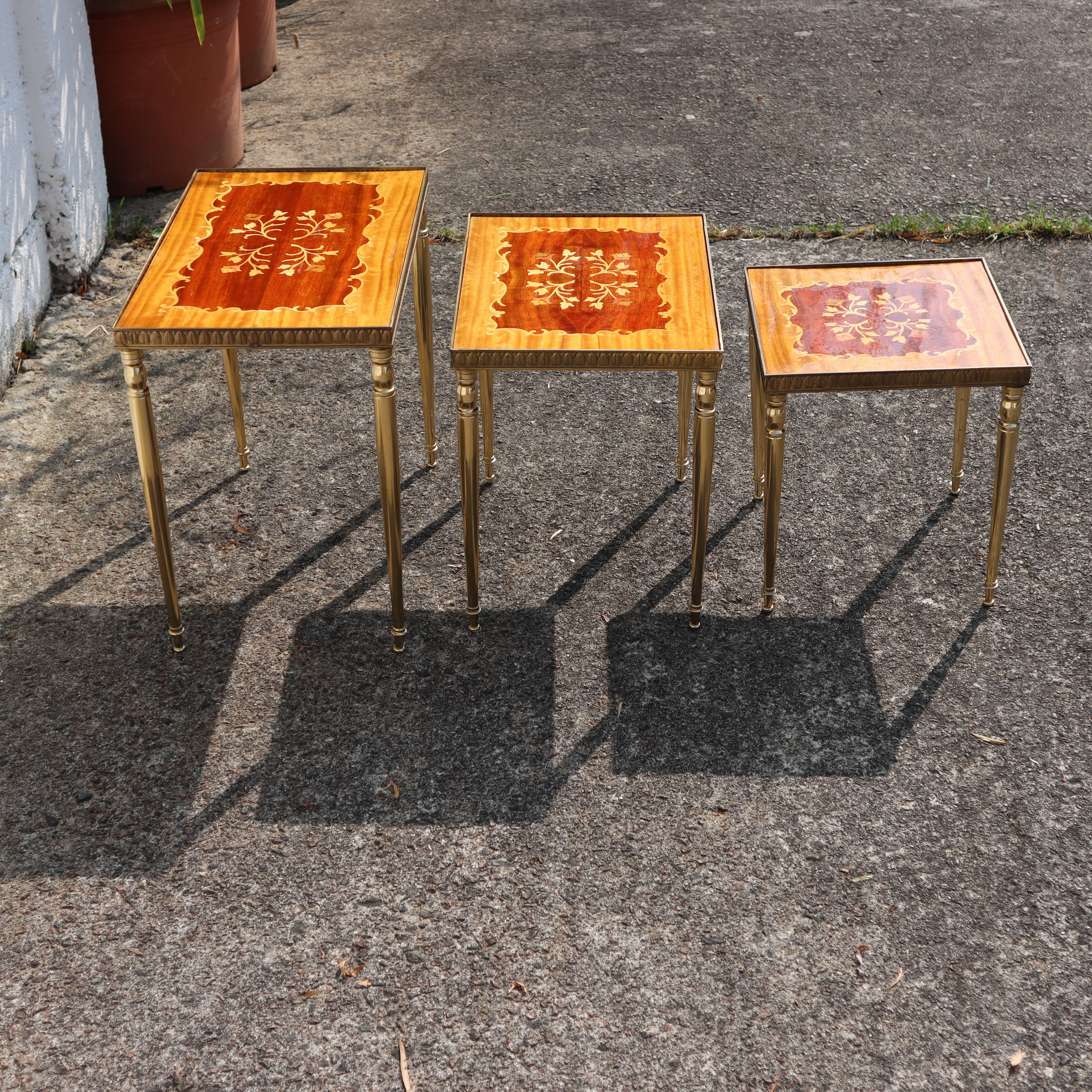 Mid-Century Modern Nesting Tables- Set of 3 Brass - Marquetry Accent Tables-60s In Good Condition In Bussiere Dunoise, Nouvel Aquitaine