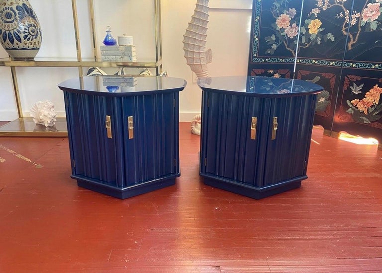 American Mid-Century Modern Newly Lacquered Pair of Matching Side Tables Unique Cabinets For Sale