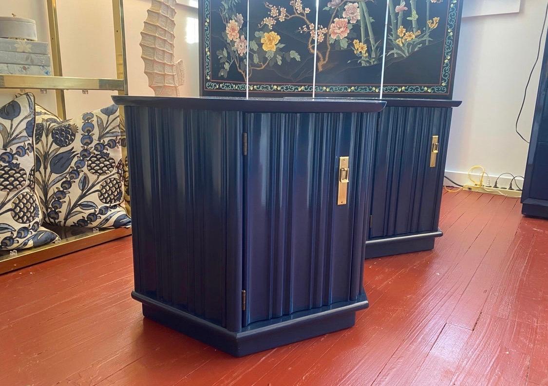 Mid-Century Modern Newly Lacquered Pair of Matching Side Tables Unique Cabinets In Good Condition In West Hartford, CT