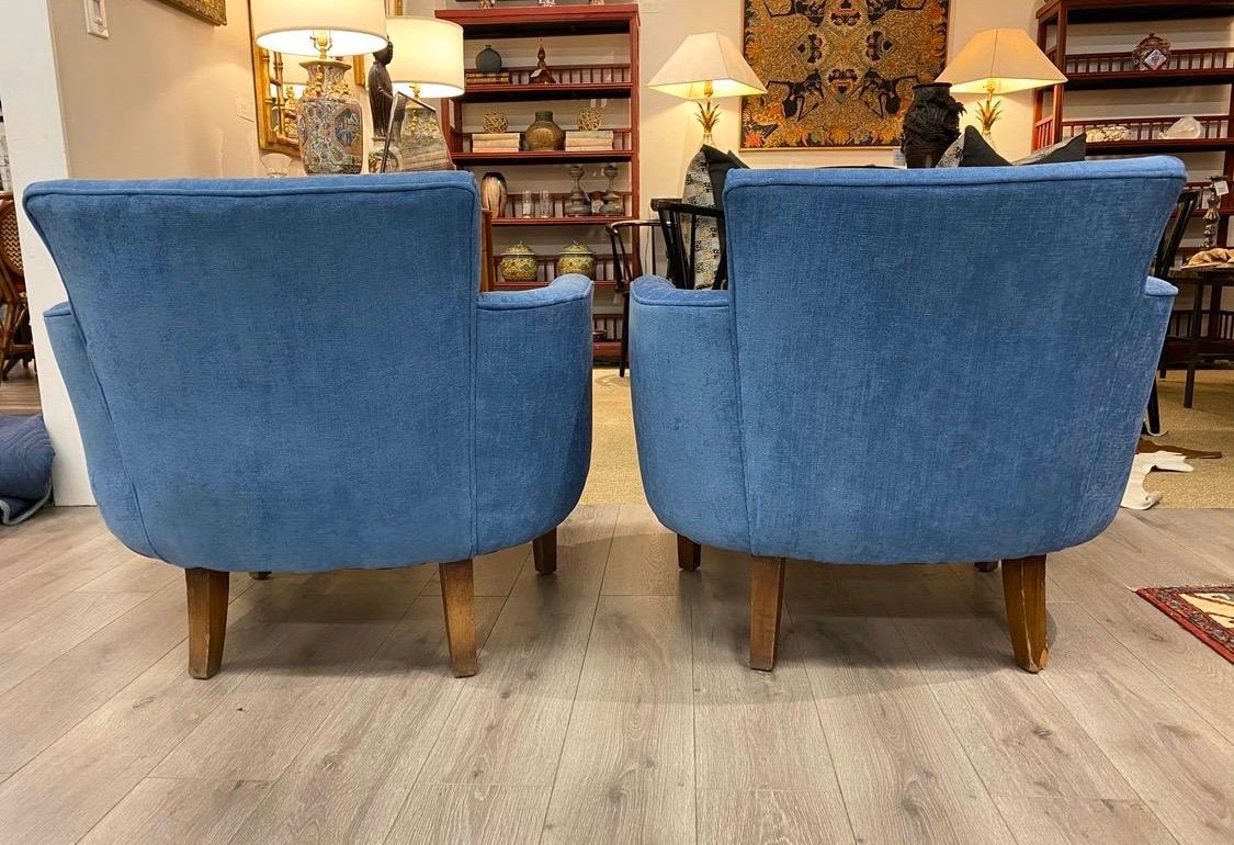 Elegant pair of newly upholstered lounge chairs with great color scheme.
With its rounded proportions and wooden legs give these compact chairs
a style edge while its size and comfort make them perfect for homes and apartments.
Upholstery is new