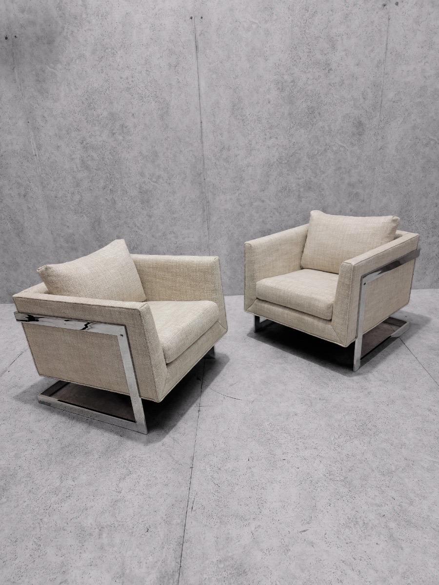 Mid Century Modern Milo Baughman Chrome Flat Bar Cantilever Club Chairs Newly Upholstered in Natural Linen Boucle - Pair 

Classic & iconic pair of mid century modern Milo Baughman designed chrome flat-bar cantilever cube club chairs.  The set has