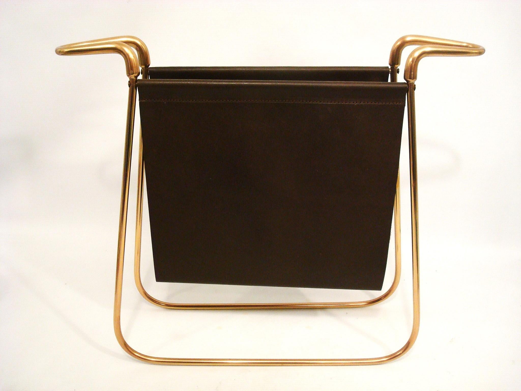 Mid-Century Modern Newspaper Rack by Carl Auböck ca. 1938 In Good Condition For Sale In Buenos Aires, Olivos