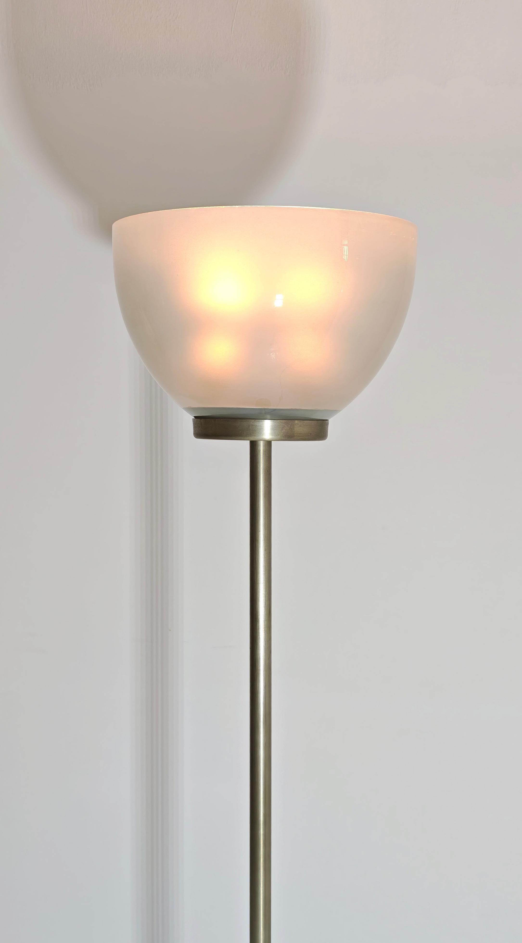 Lámpara de pie moderna de mediados de siglo de latón niquelado y cristal Italia Design Años 60 en venta 6