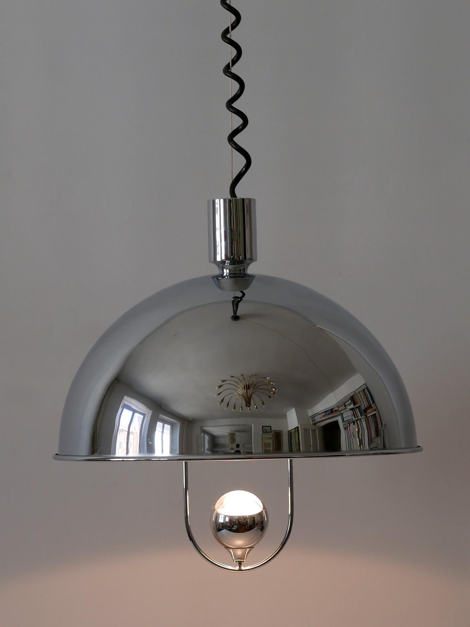 Lampada a sospensione o lampada a sospensione in ottone nichelato estremamente rara ed elegante del Mid-Century Modern. Progettato e realizzato da Florian Schulz, anni '70, Germania.

Realizzata in solido ottone nichelato, la lampada è dotata di 1
