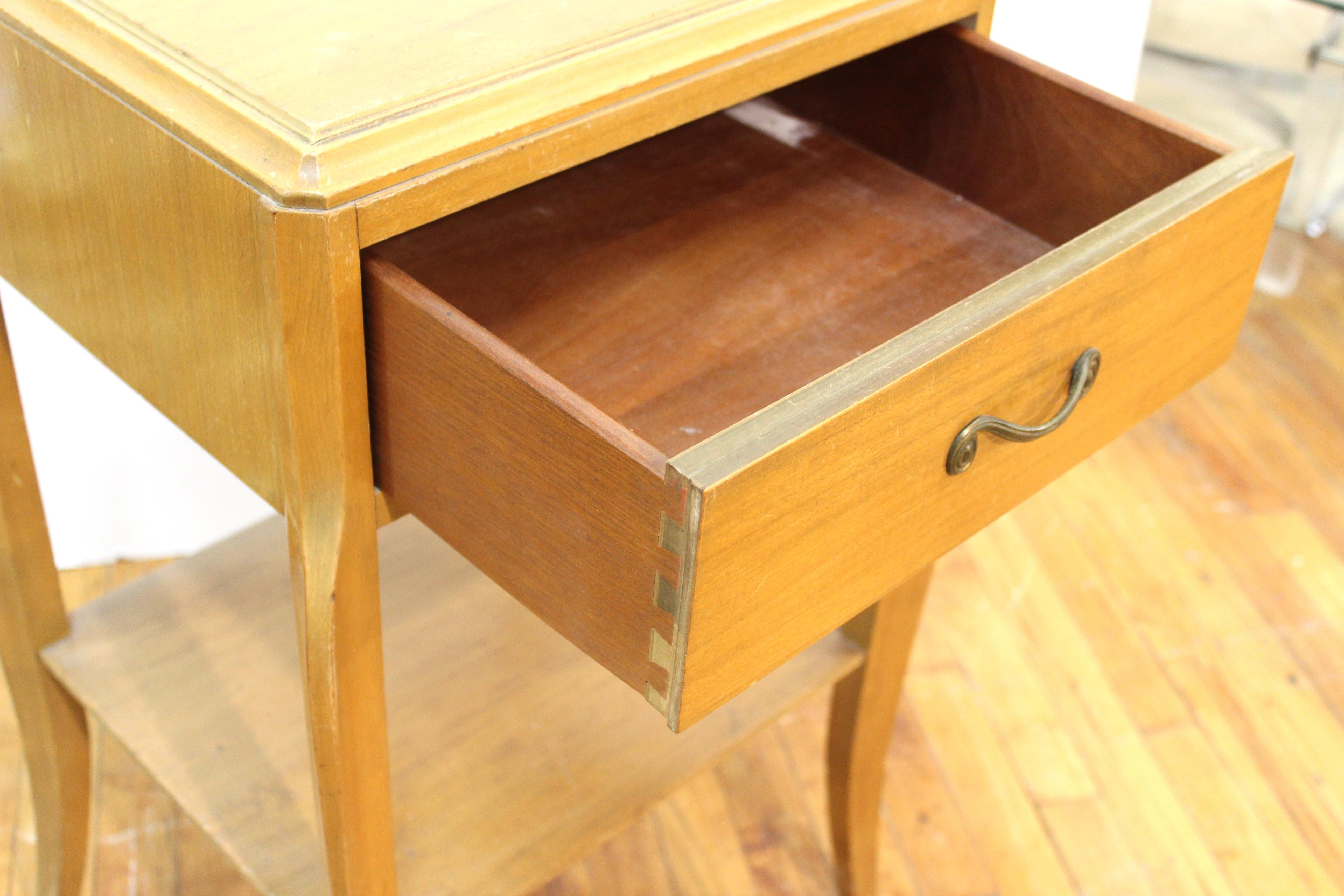 Mid-Century Modern Nightstand Table For Sale 1