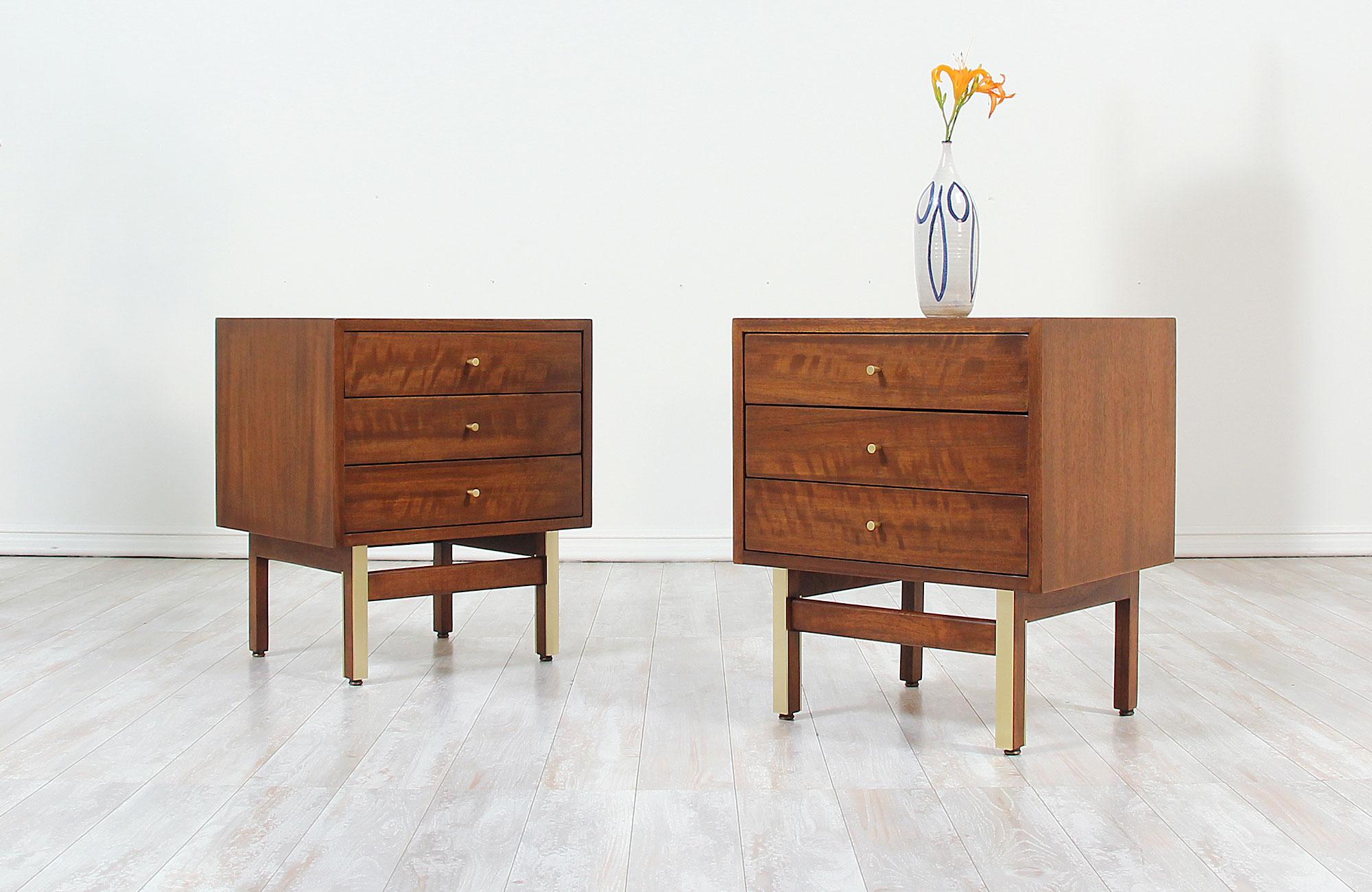 Mid-Century Modern Nightstands by American of Martinsville In Excellent Condition In Los Angeles, CA