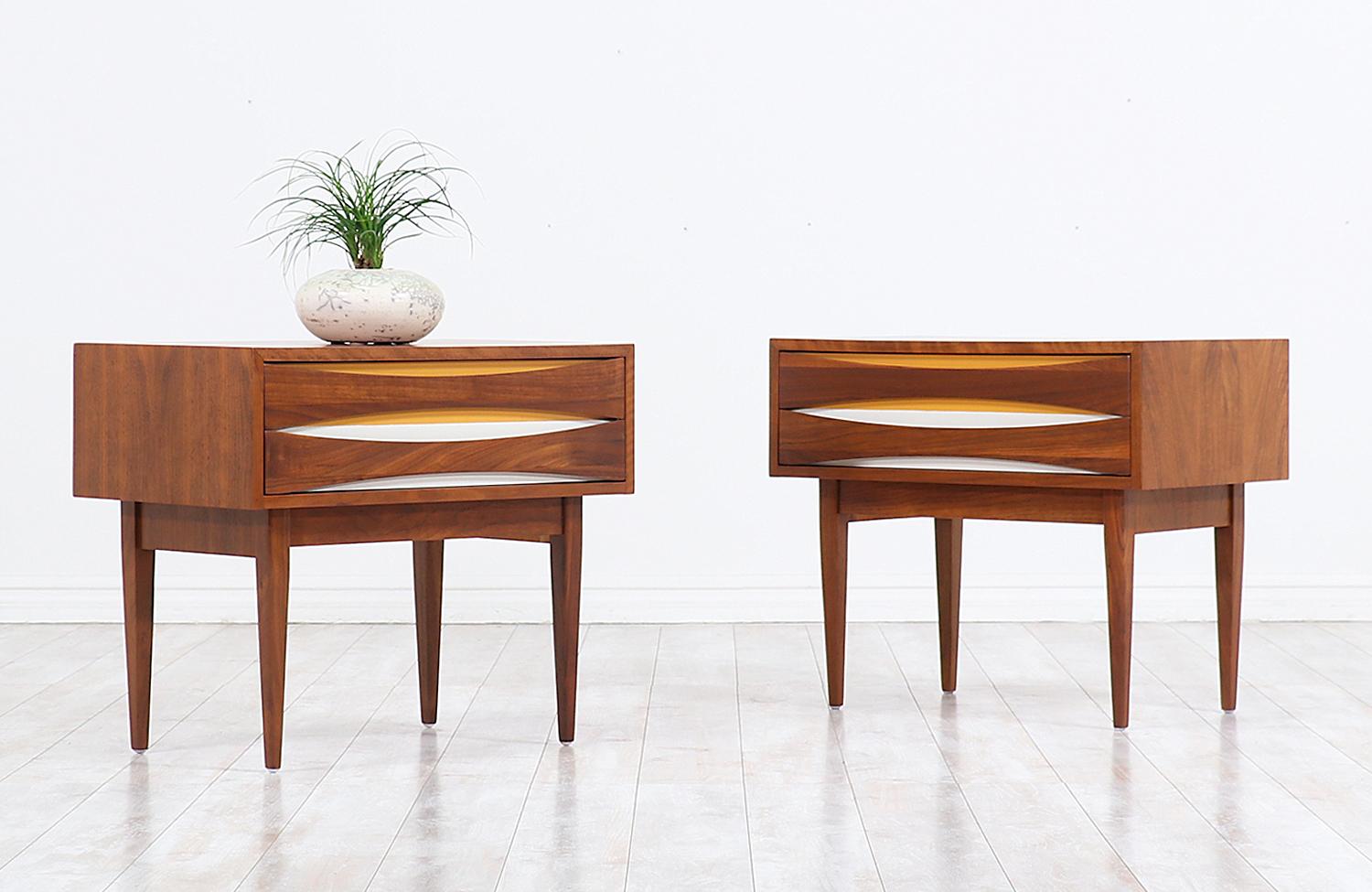 Mid-Century Modern Nightstands with Lacquered Bowtie Style Drawers In Excellent Condition In Los Angeles, CA