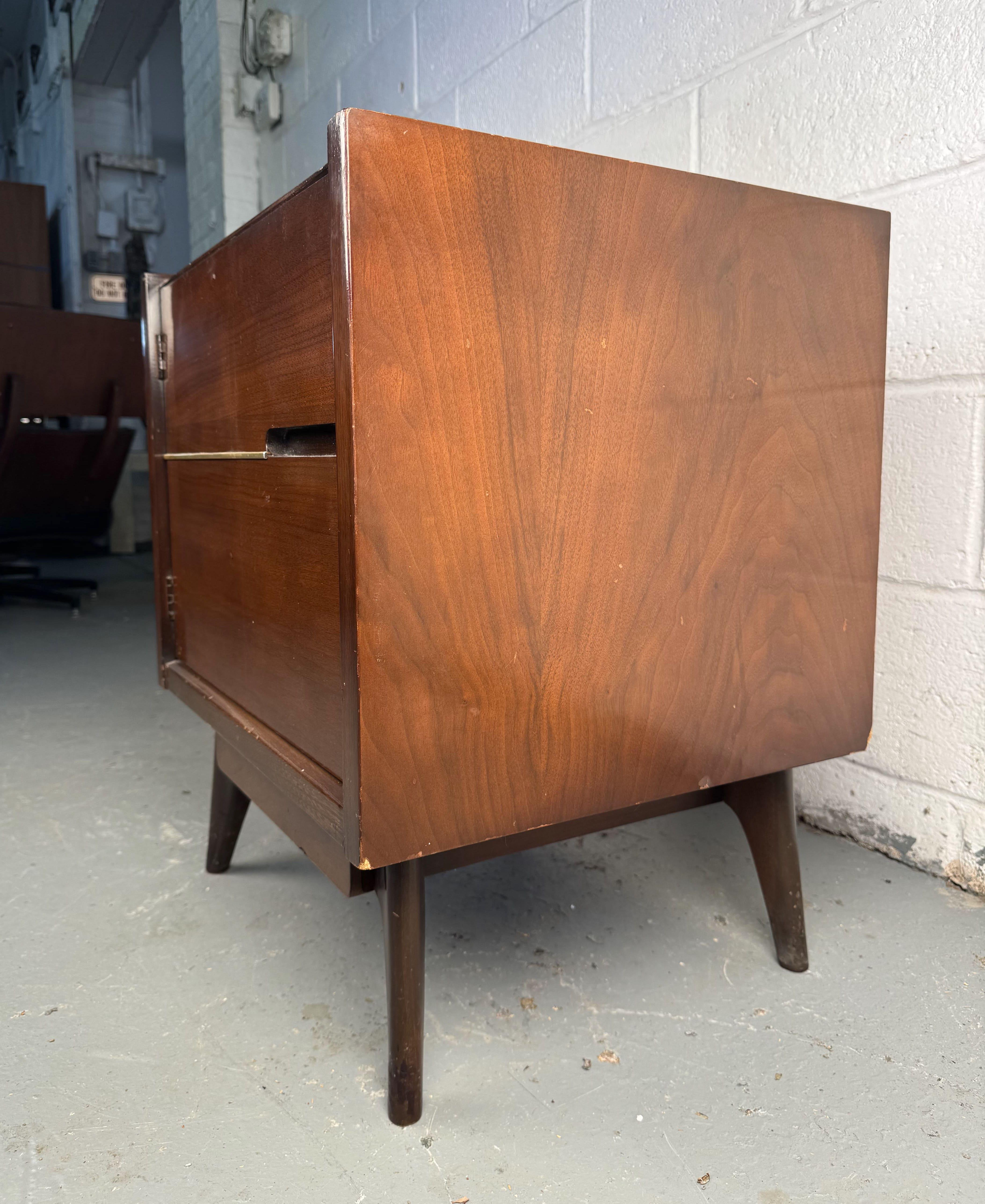 Mid-Century Modern Nightstand by Hoke Wood Products 1