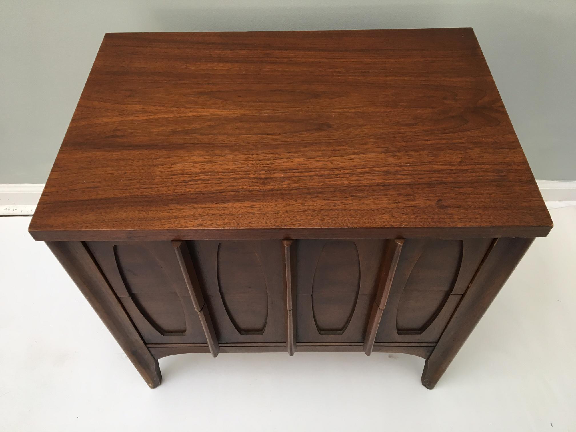 Mid-Century Modern Nightstand by Kent Coffey In Excellent Condition In Jacksonville, FL