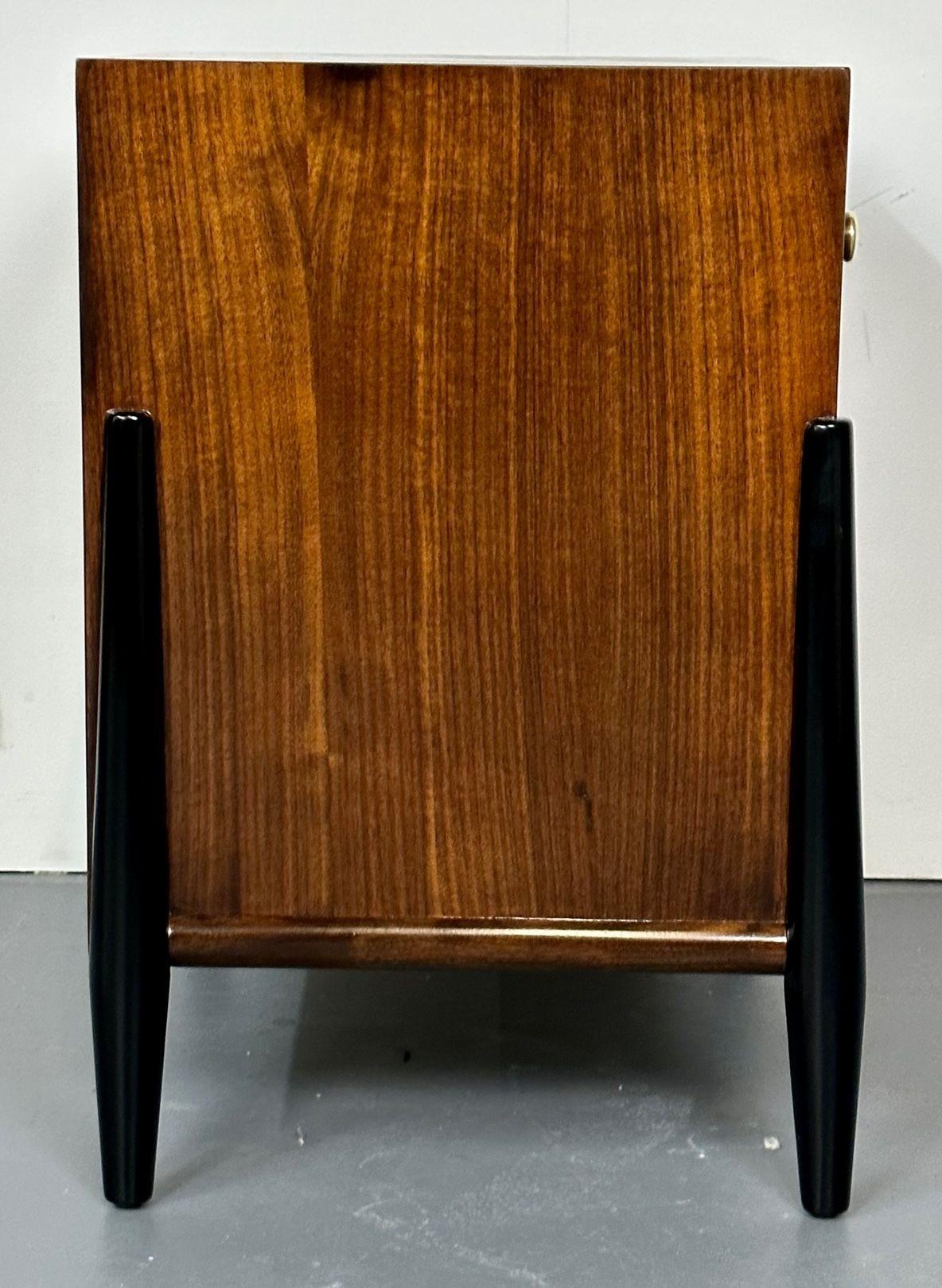 Mid-Century Modern Nightstand, End Table, West Michigan Furniture Co Frank Metz For Sale 5