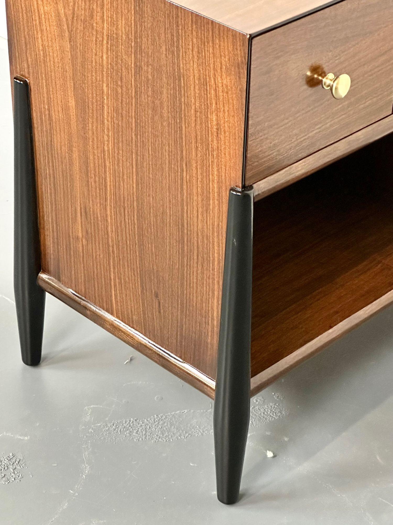 Mid-Century Modern Nightstand, End Table, West Michigan Furniture Co Frank Metz For Sale 2