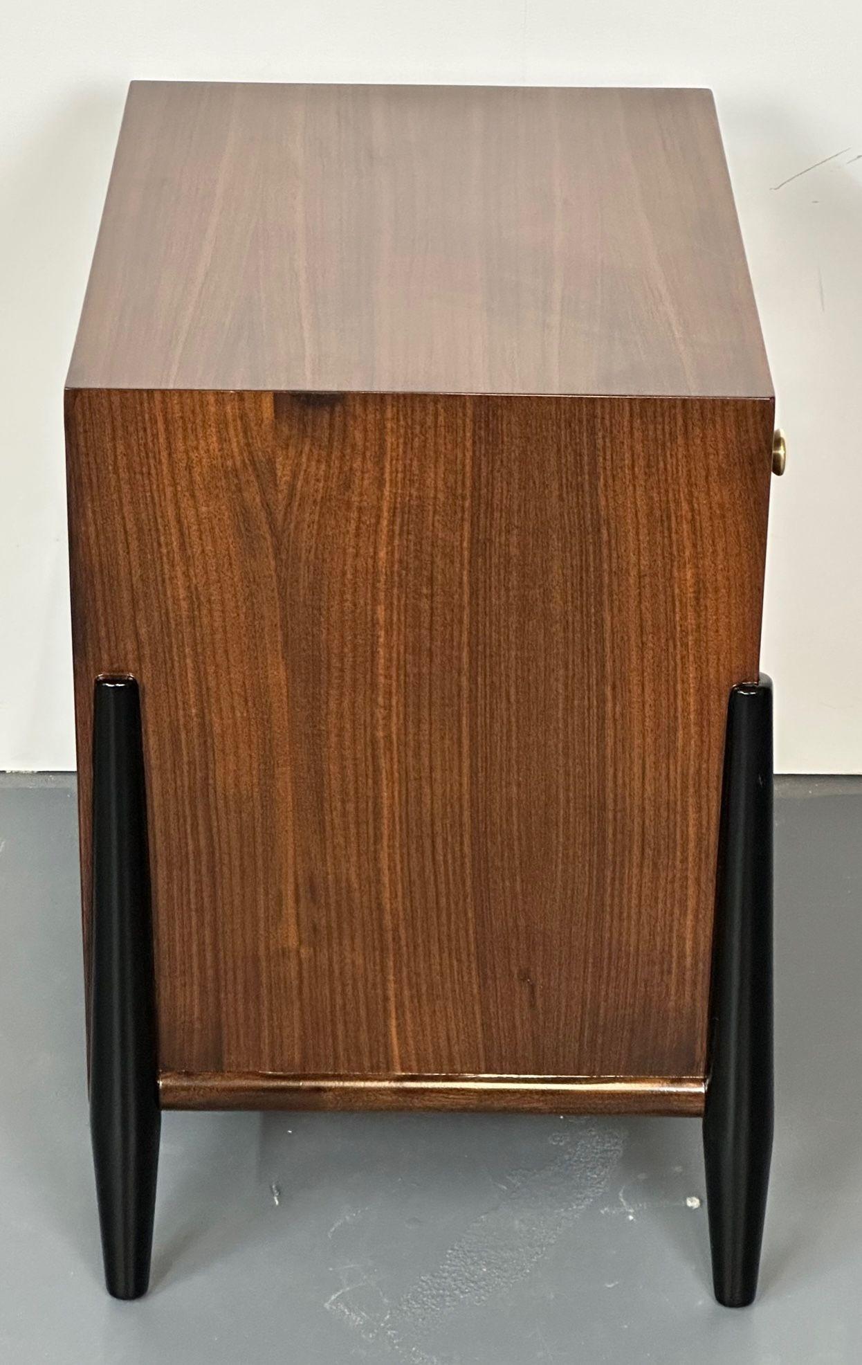 Mid-Century Modern Nightstand, End Table, West Michigan Furniture Co Frank Metz For Sale 3