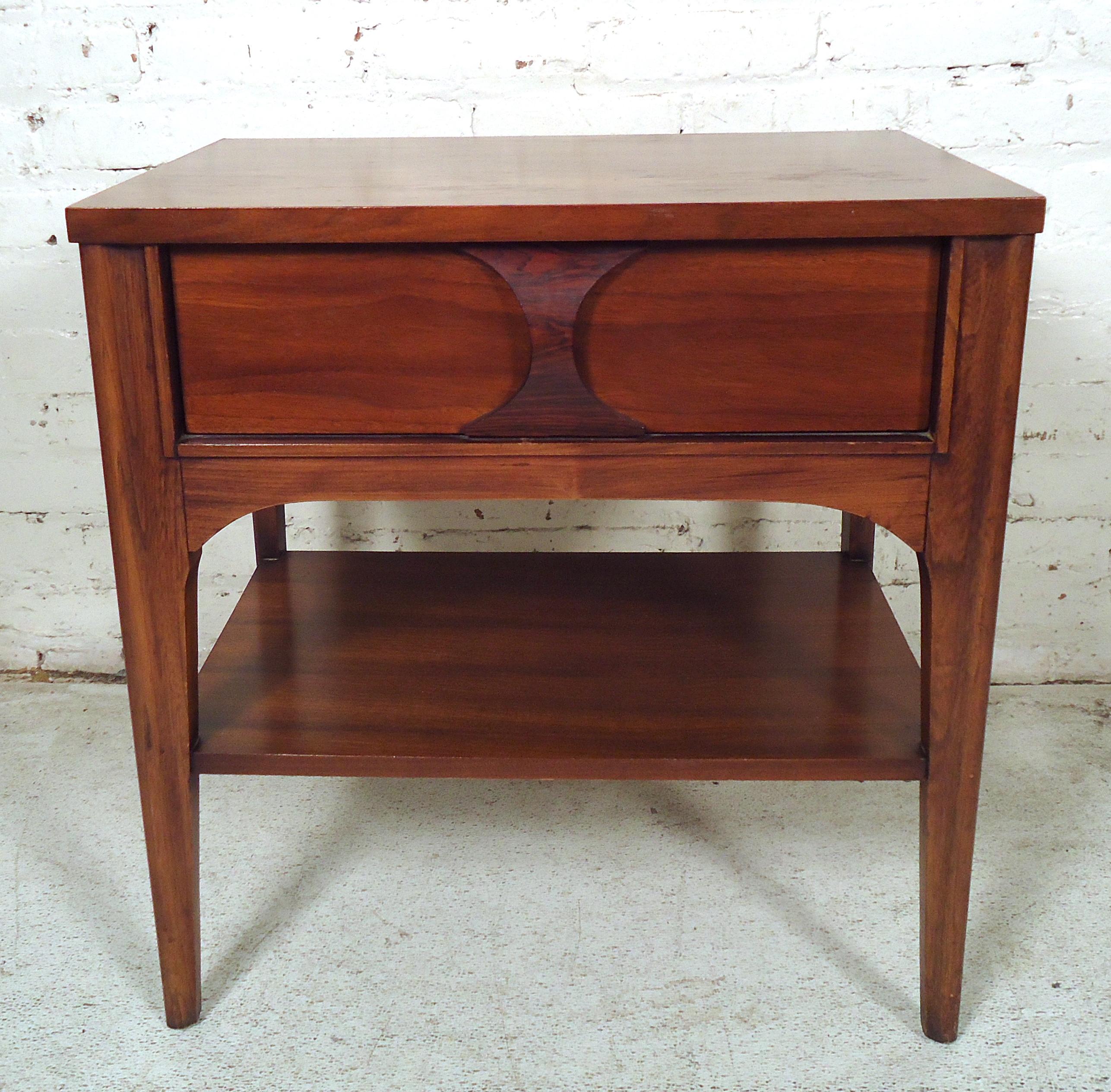 Unique single vintage modern nightstand featured in rich walnut grain and sculpted rosewood pull. This nightstand can be used in any bedroom or living room.
Please confirm item location (NY or NJ).
