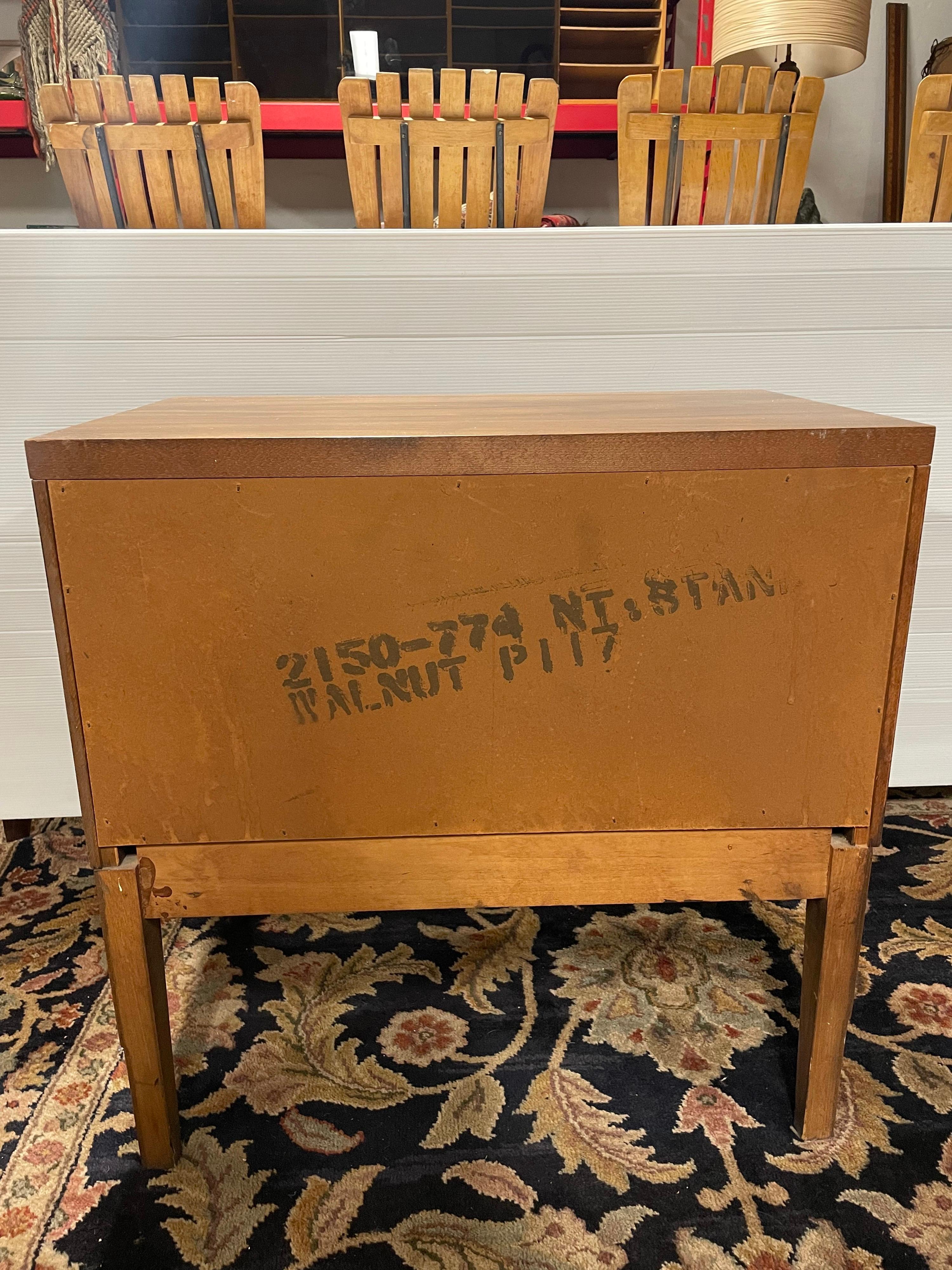 Mid-Century Modern Nightstand In Good Condition In Philadelphia, PA