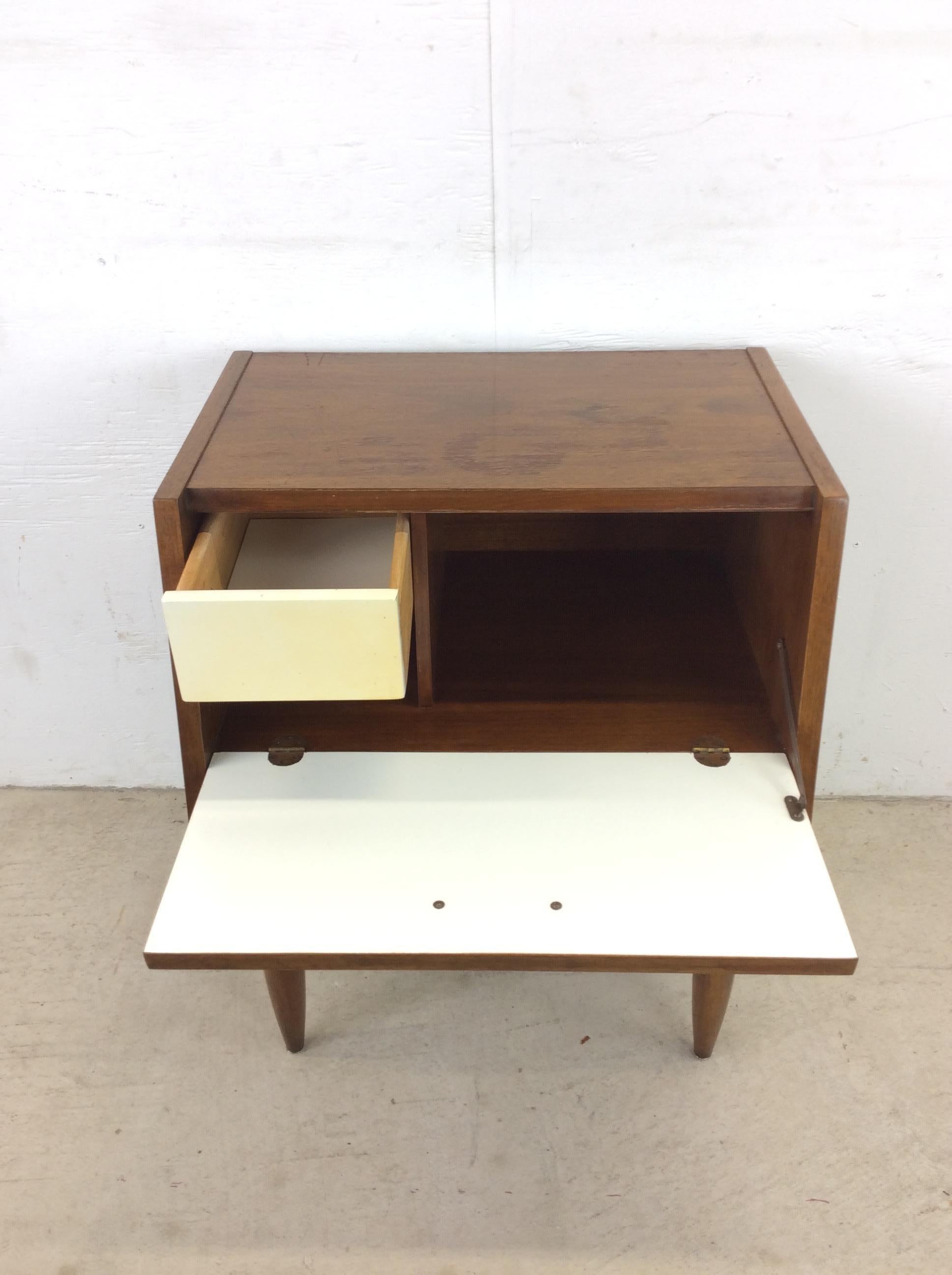 Mid-Century Modern Nightstand from Dania Series by American of Martinsville For Sale 4