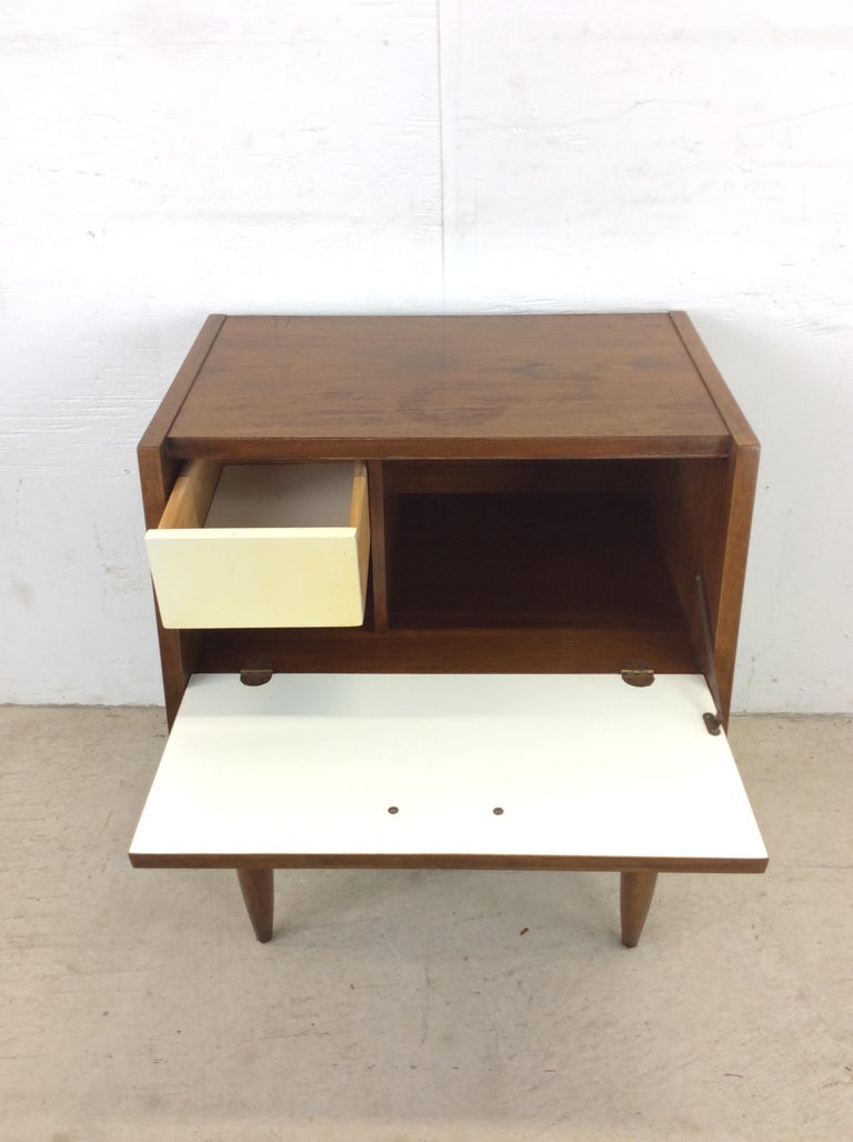 Mid-Century Modern Nightstand from Dania Series by American of Martinsville For Sale 5