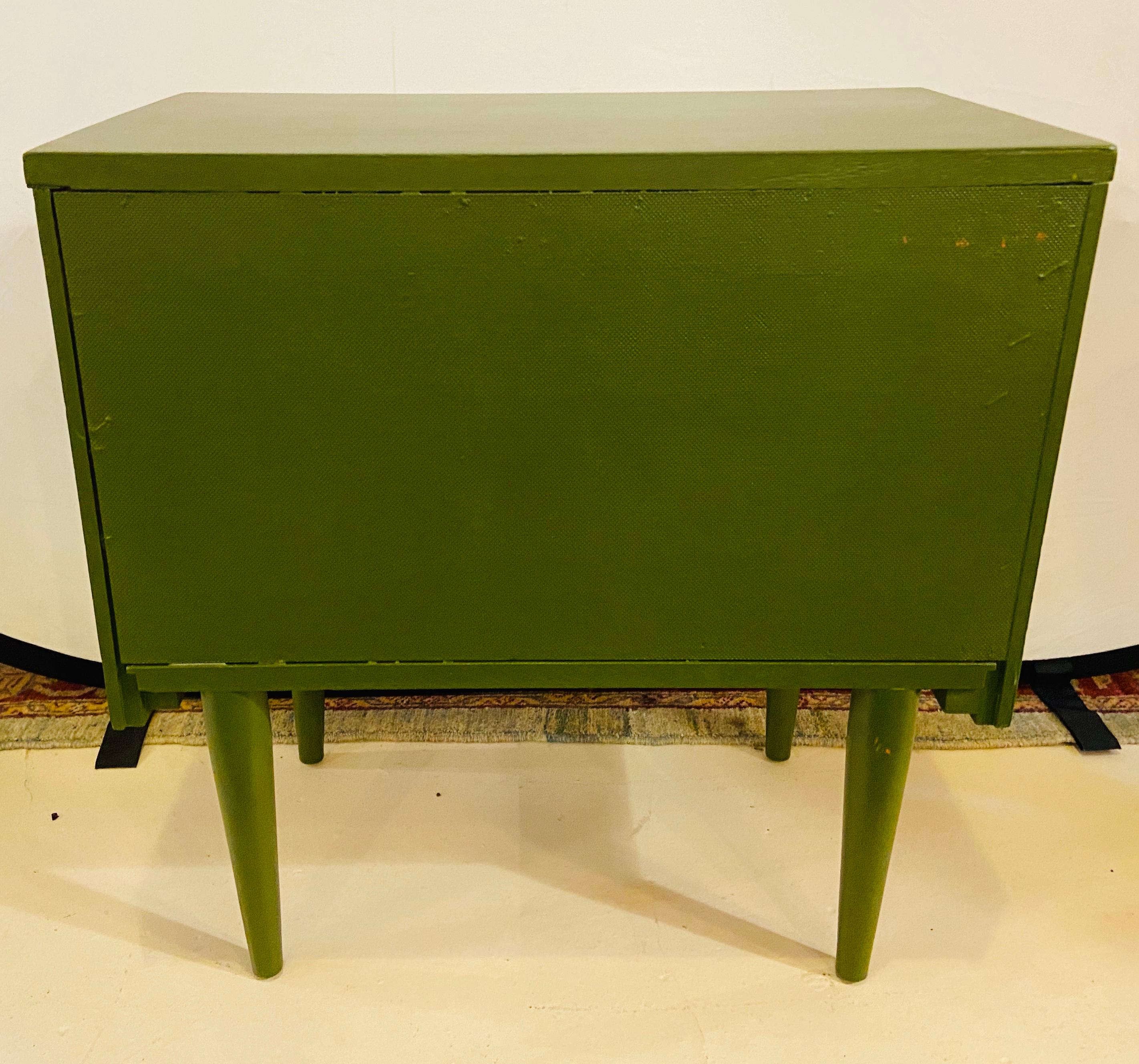 Mid-Century Modern Nightstand or Lamp Table, a Pair 6