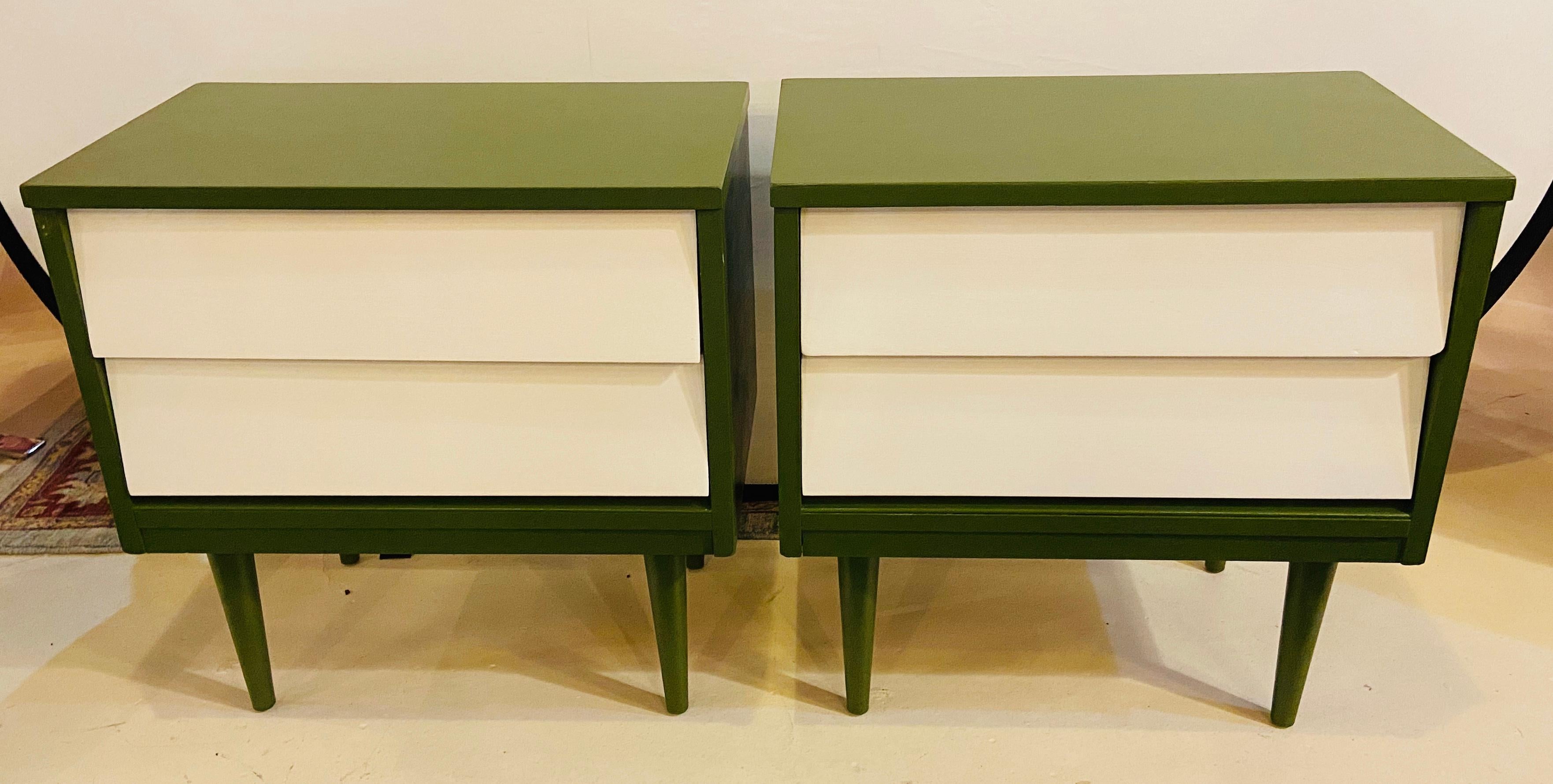 Mid-Century Modern Nightstand or Lamp Table, a Pair 1