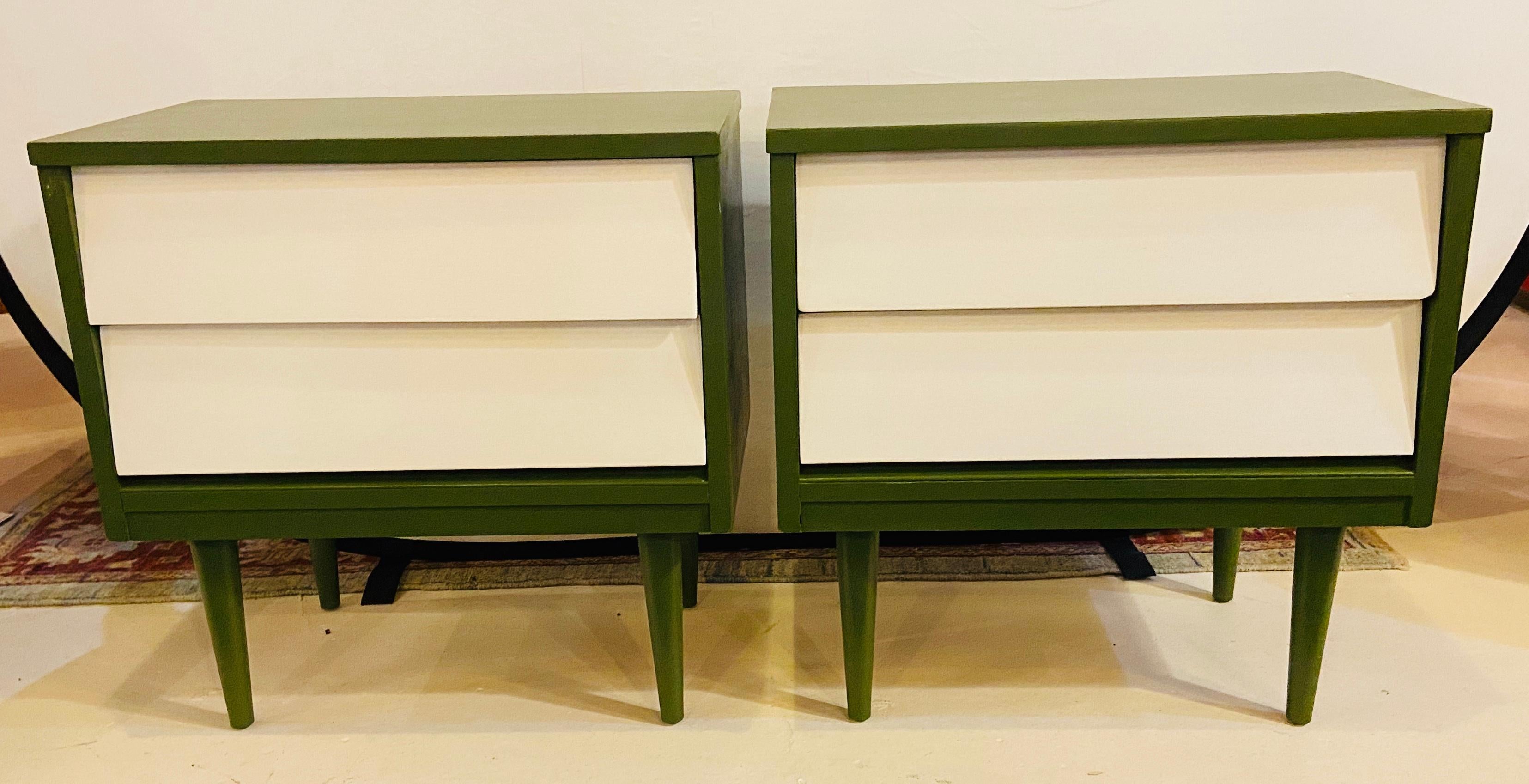 Mid-Century Modern Nightstand or Lamp Table, a Pair 2