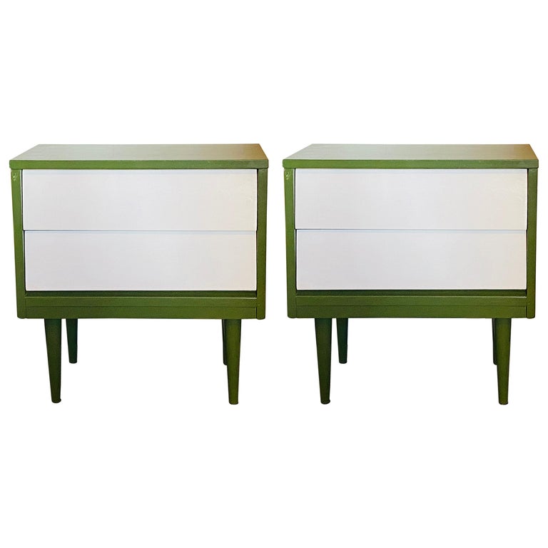 Mid Century Modern Nightstand Or Lamp Table A Pair For Sale At 1stdibs