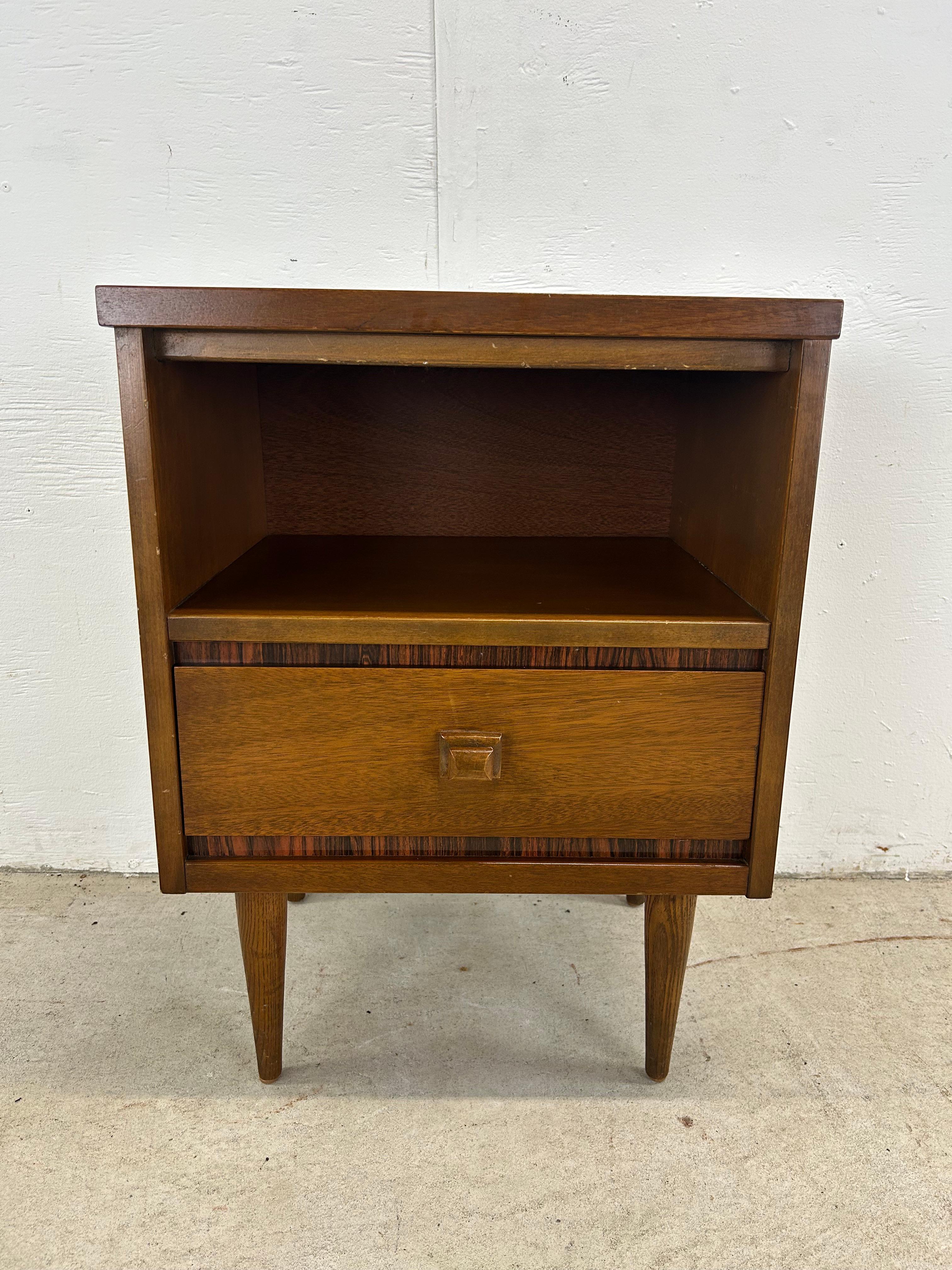 Mid-Century Modern Mid Century Modern Nightstand with Drawer For Sale