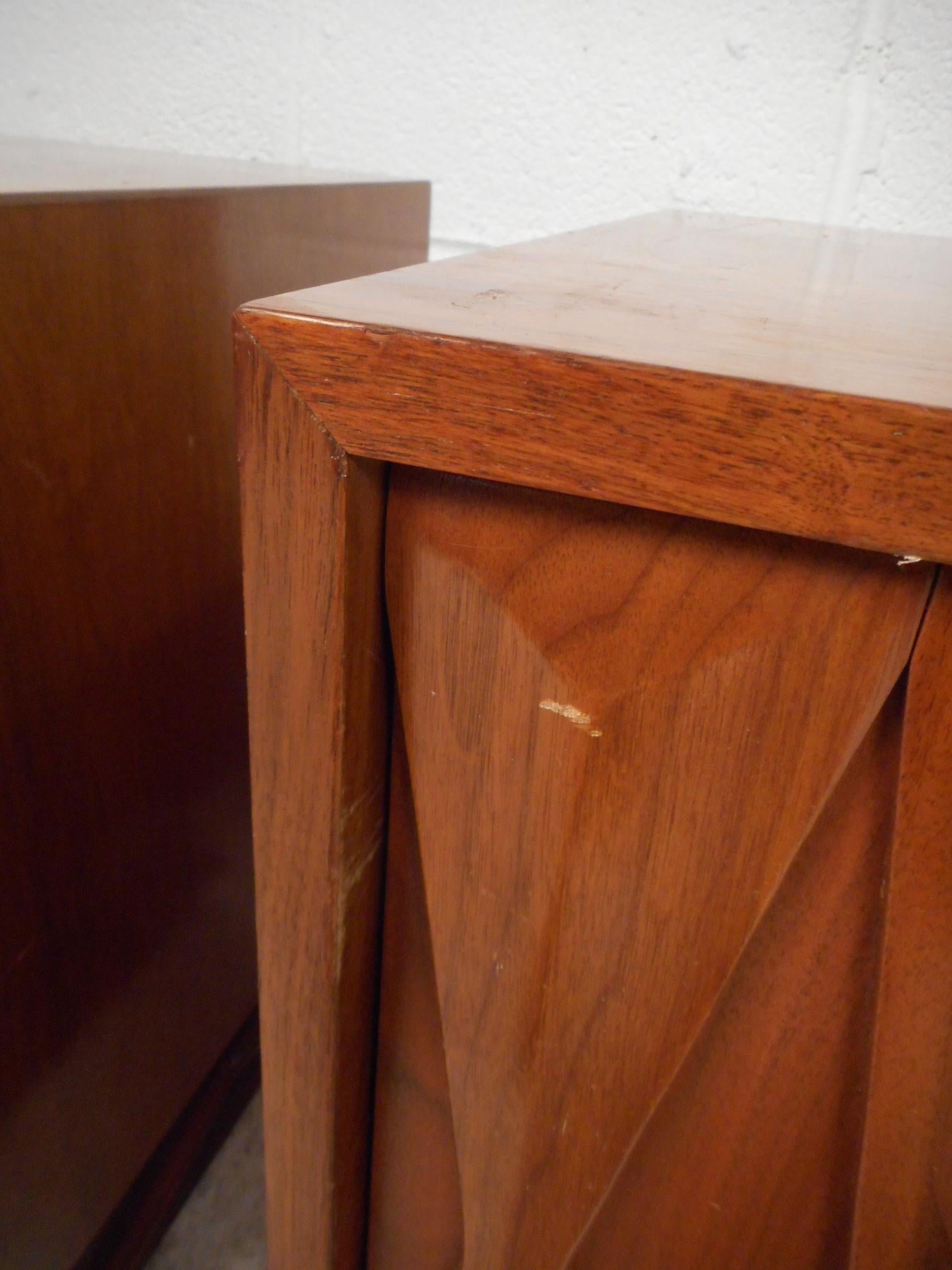 Mid-Century Modern Nightstands, a Pair 4