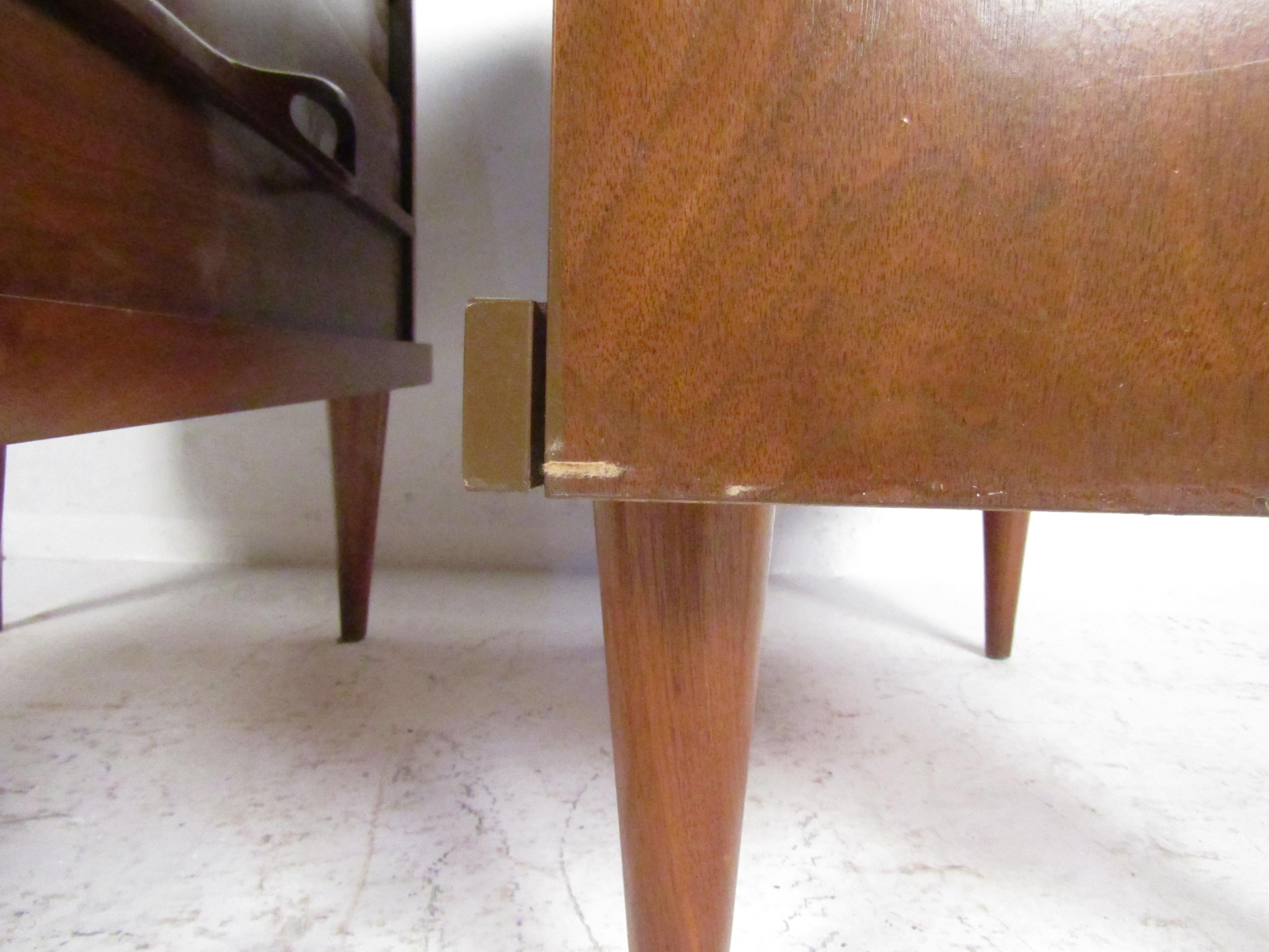 Mid-Century Modern Nightstands, a Pair 4