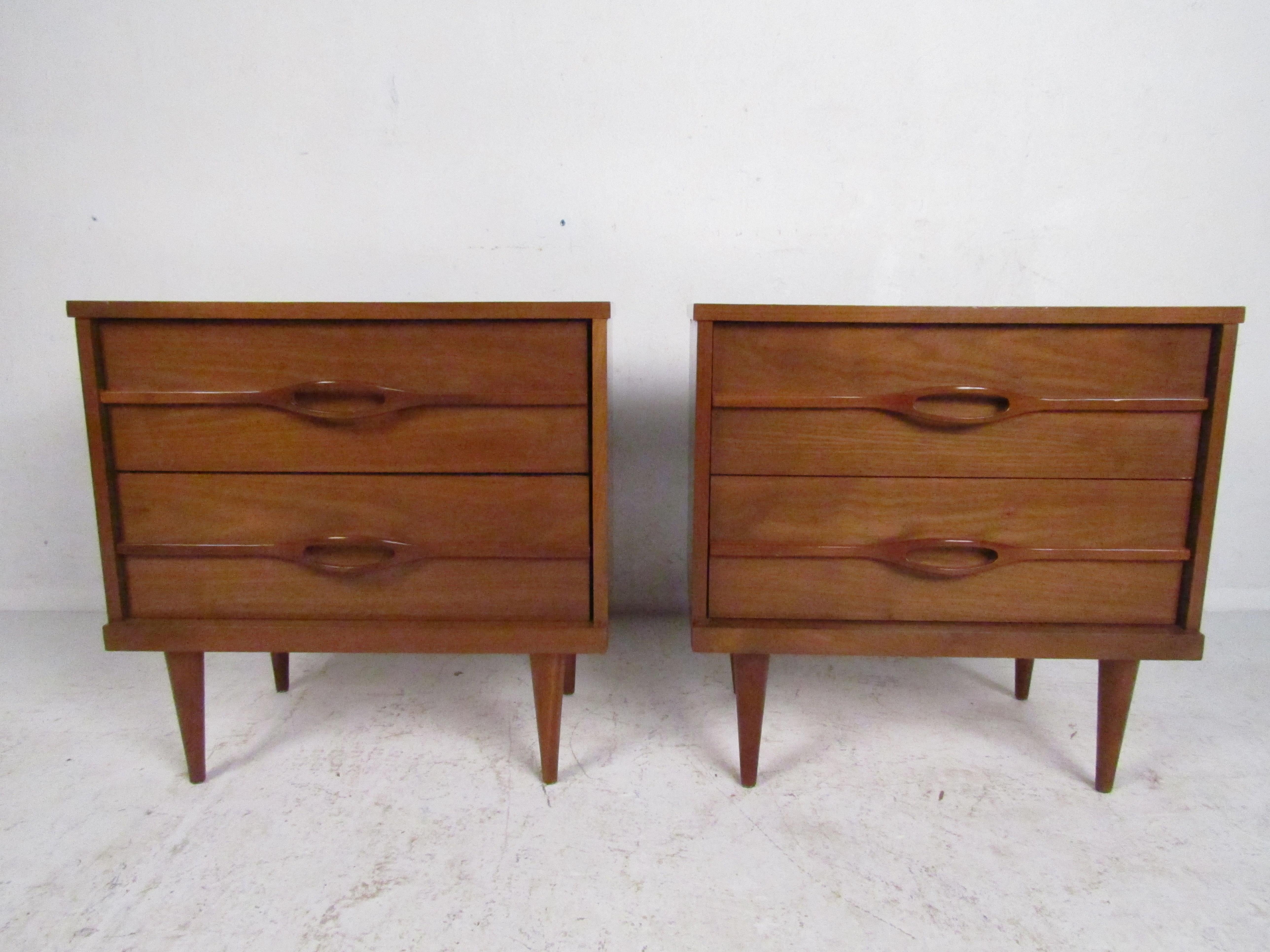 Mid-Century Modern Nightstands, a Pair In Good Condition In Brooklyn, NY