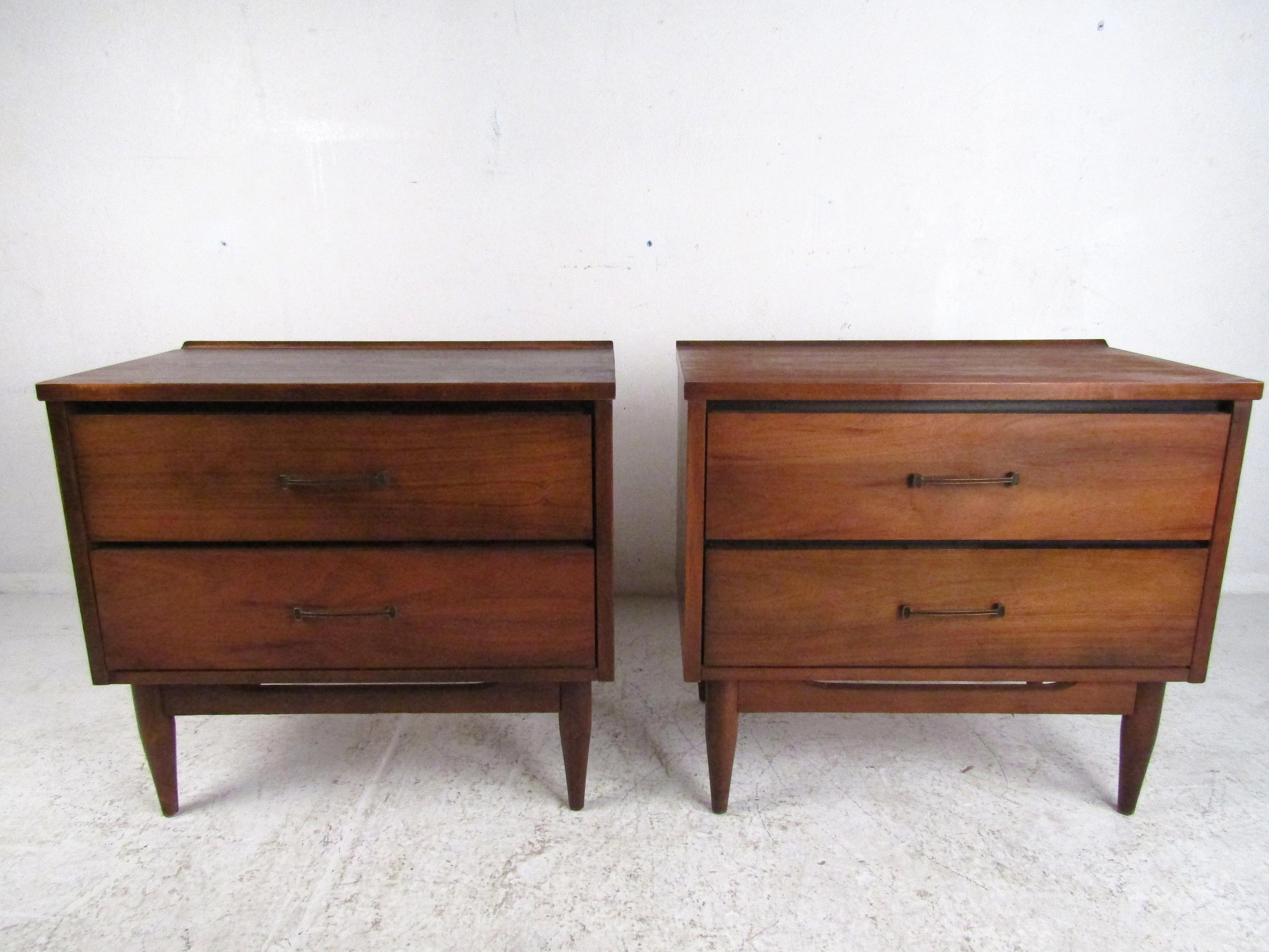 Mid-Century Modern Nightstands, a Pair In Good Condition In Brooklyn, NY