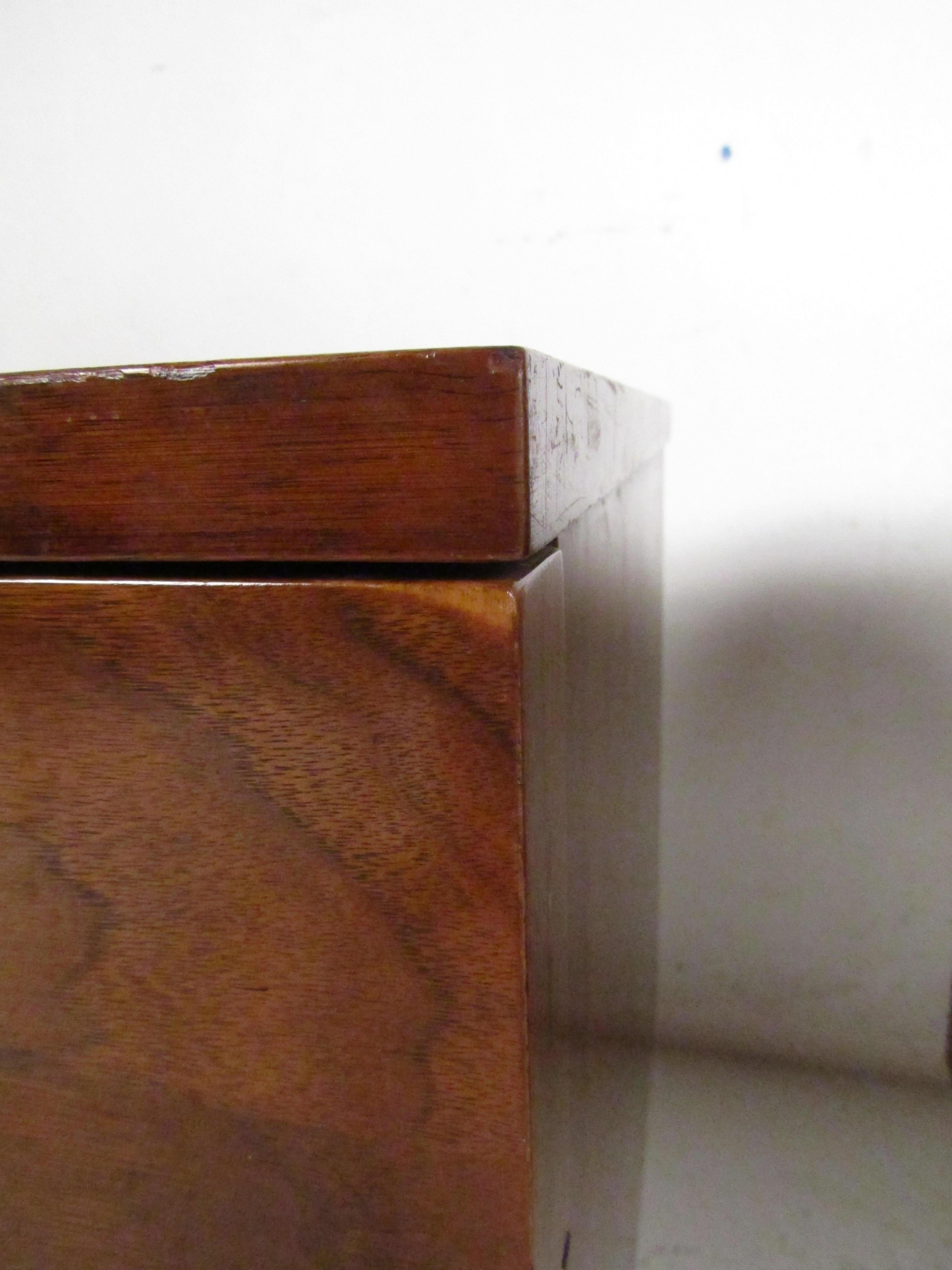 Mid-Century Modern Nightstands by American of Martinsville, a Pair For Sale 6