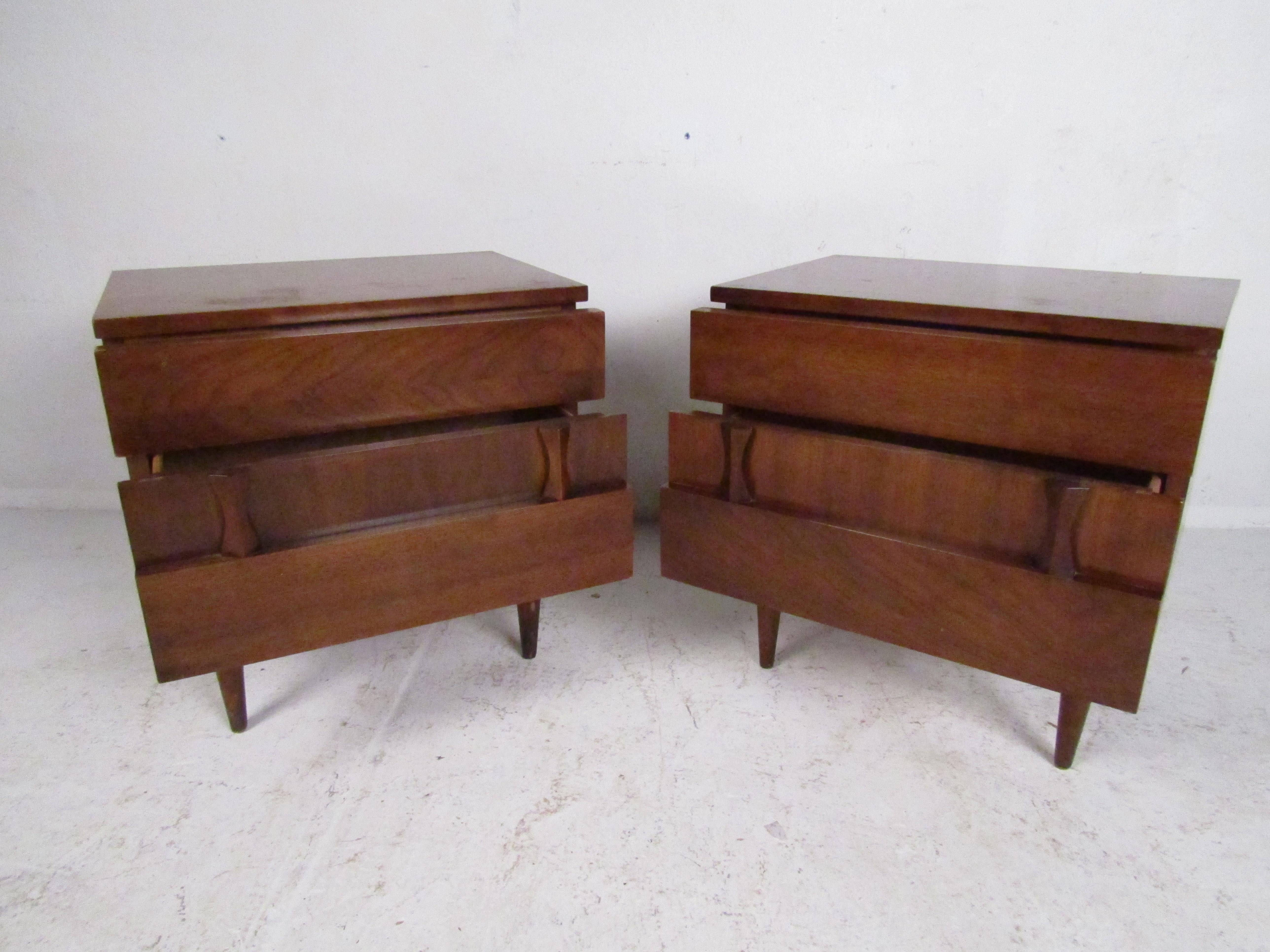 Stylish pair of Mid-Century Modern nightstands manufactured by American of Martinsville. Well-built frame with walnut veneer exterior. A nice addition to any modern interior. Please confirm item location with dealer (NJ or NY).