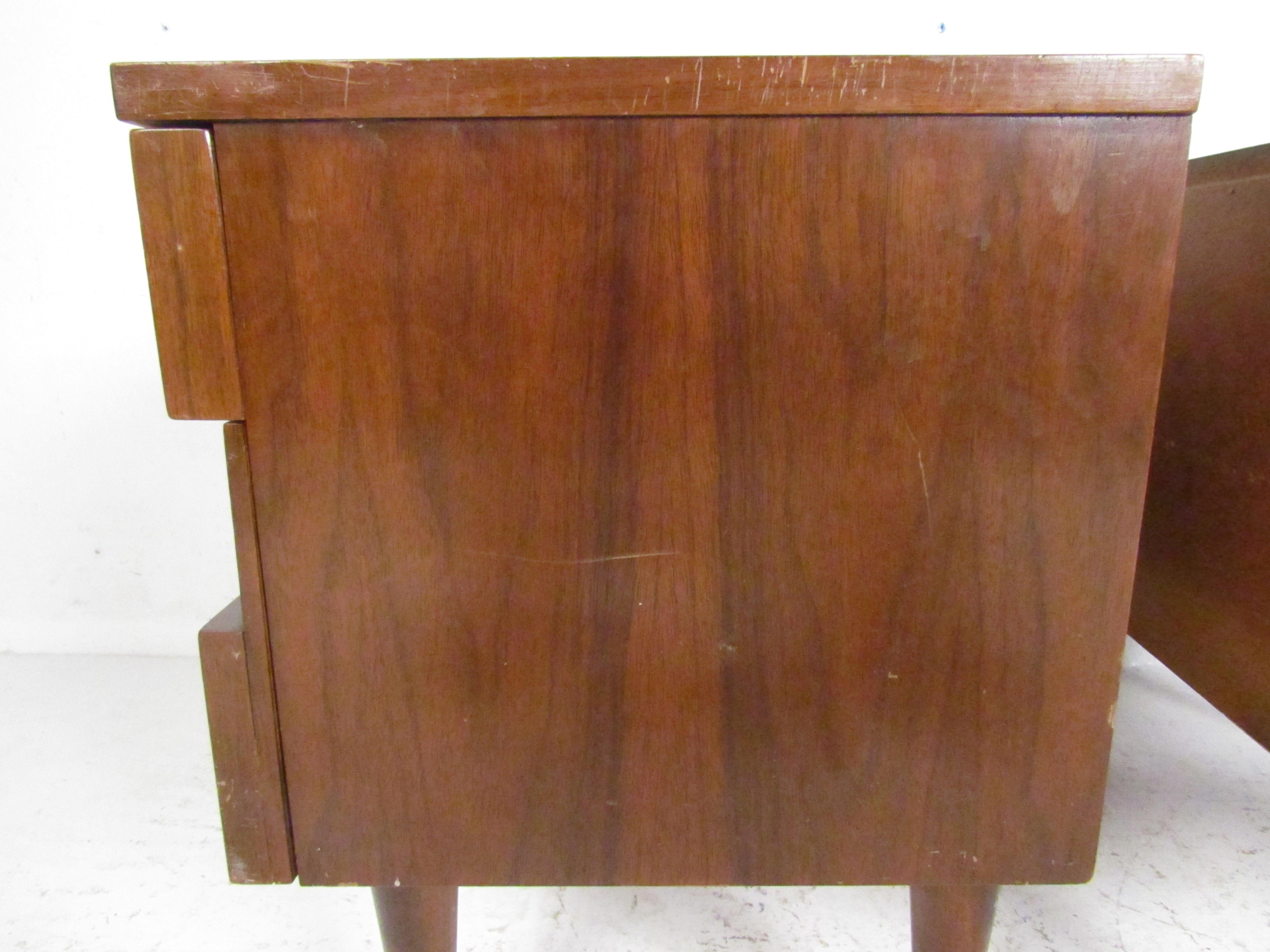 Mid-Century Modern Nightstands by American of Martinsville, a Pair For Sale 1