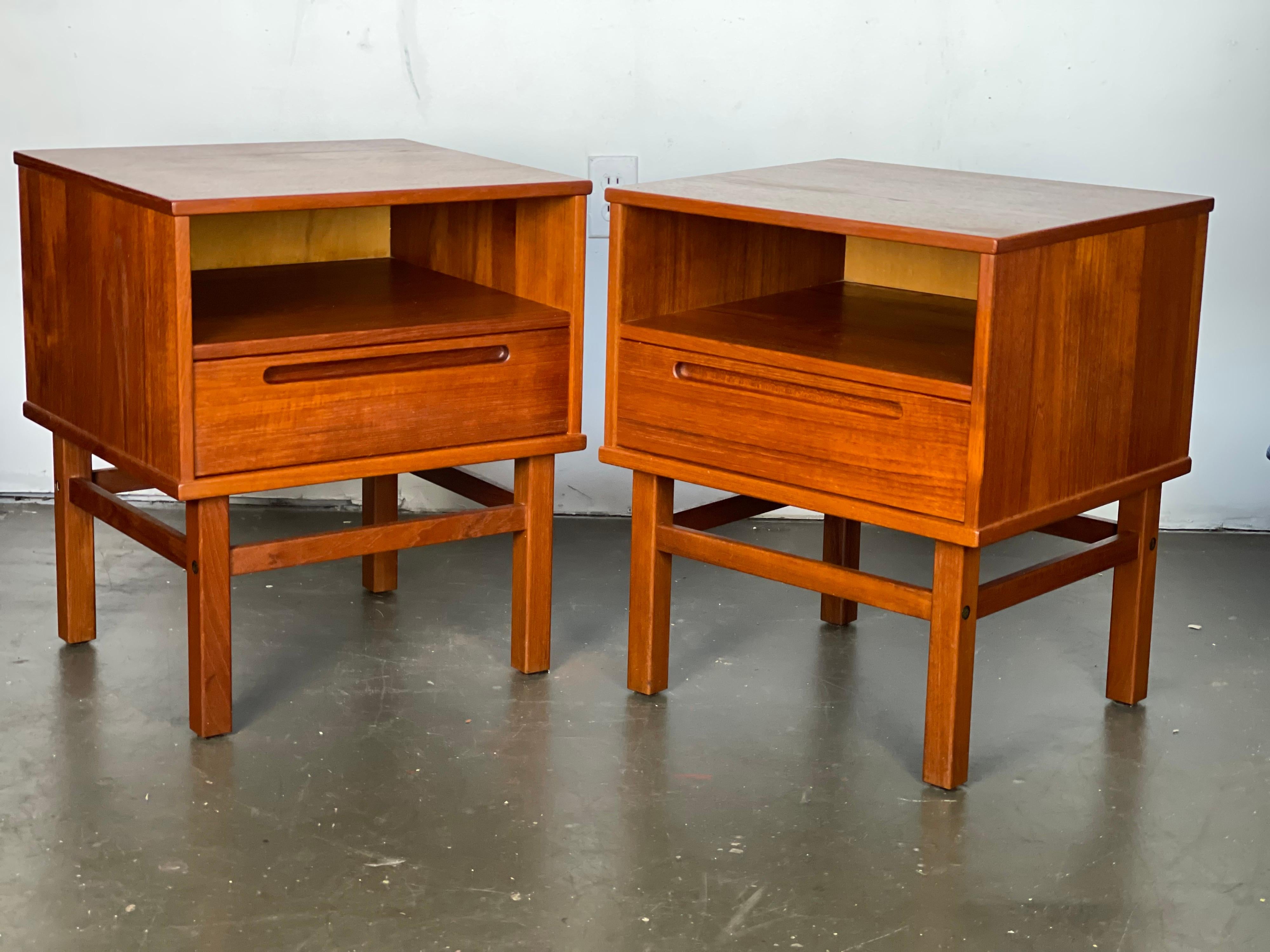 Very nice original condition nightstands by Nils Jonnson for Torring Mobelfabrik of Denmark. Check out the amazing psychedelic drawer pape!. 
Some edge wear - very nice shape!  
19.5
