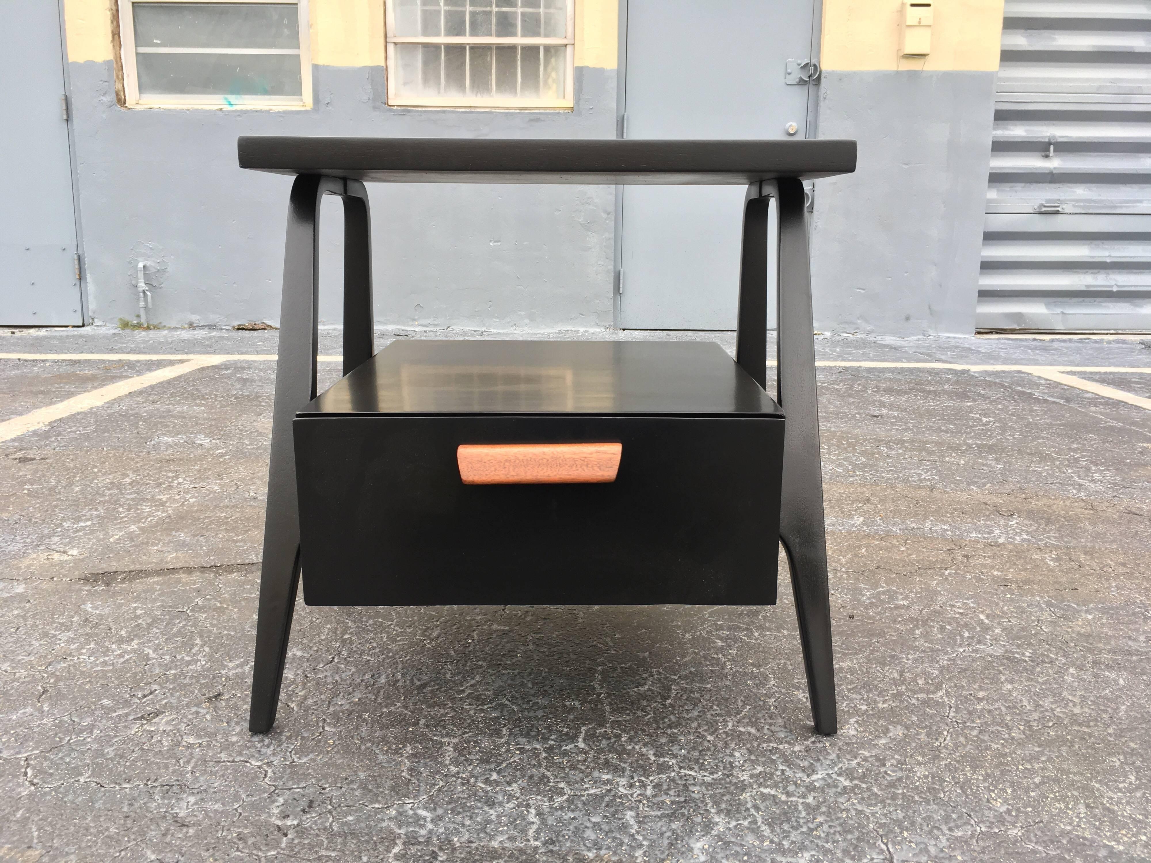 Mid-Century Modern Nightstands End Tables In Good Condition In Miami, FL