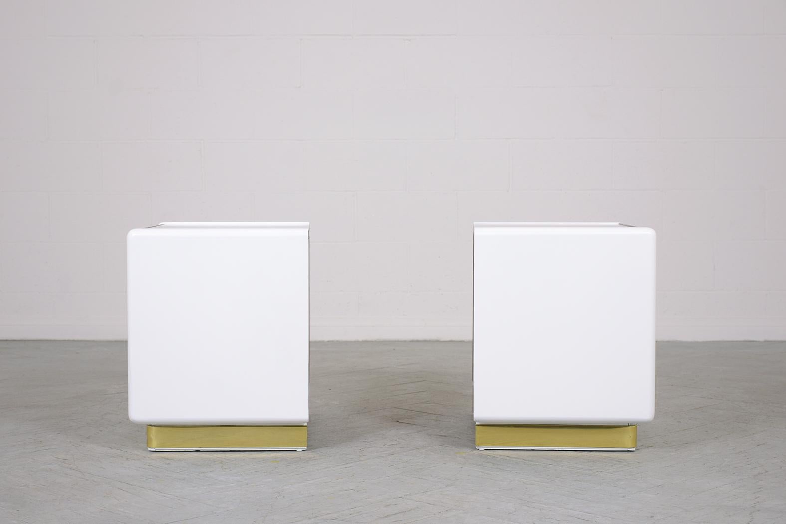 White Mid-Century Modern Nightstands In Good Condition In Los Angeles, CA
