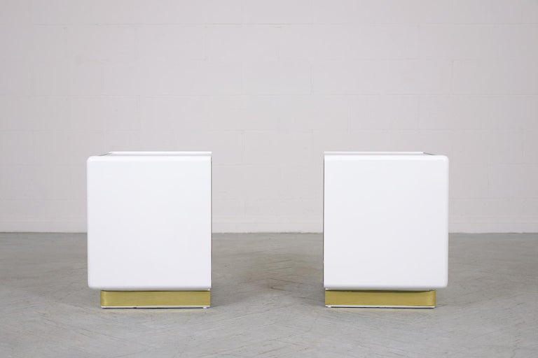 White Mid-Century Modern Nightstands In Good Condition In Los Angeles, CA