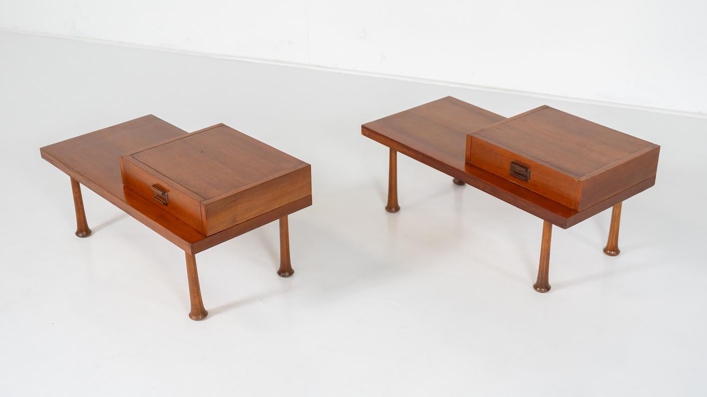 Mid-Century Modern Nachttisch/Beistelltisch, Holz, Italien, 1960er (Moderne der Mitte des Jahrhunderts) im Angebot