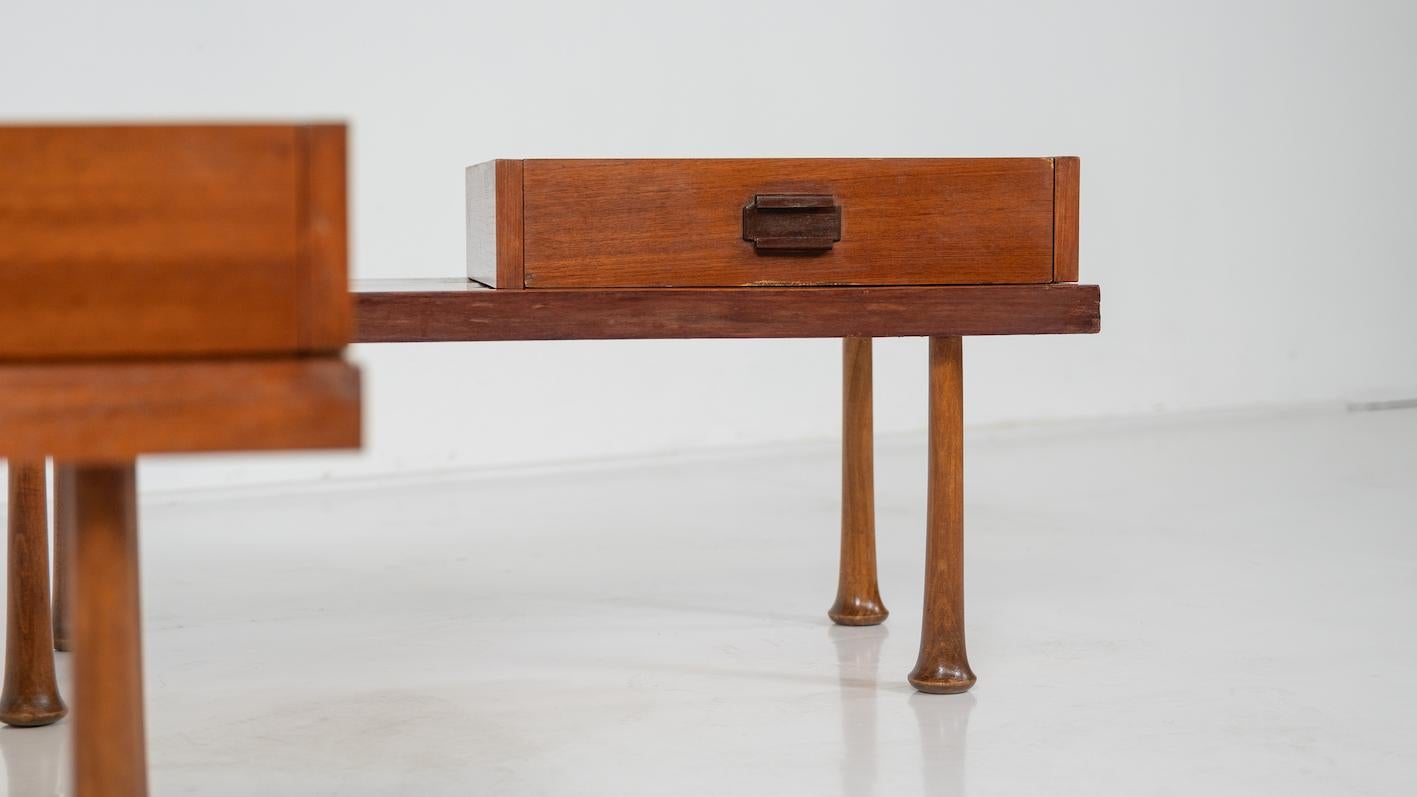 Mid-Century Modern Nachttisch/Beistelltisch, Holz, Italien, 1960er im Zustand „Gut“ im Angebot in Brussels, BE