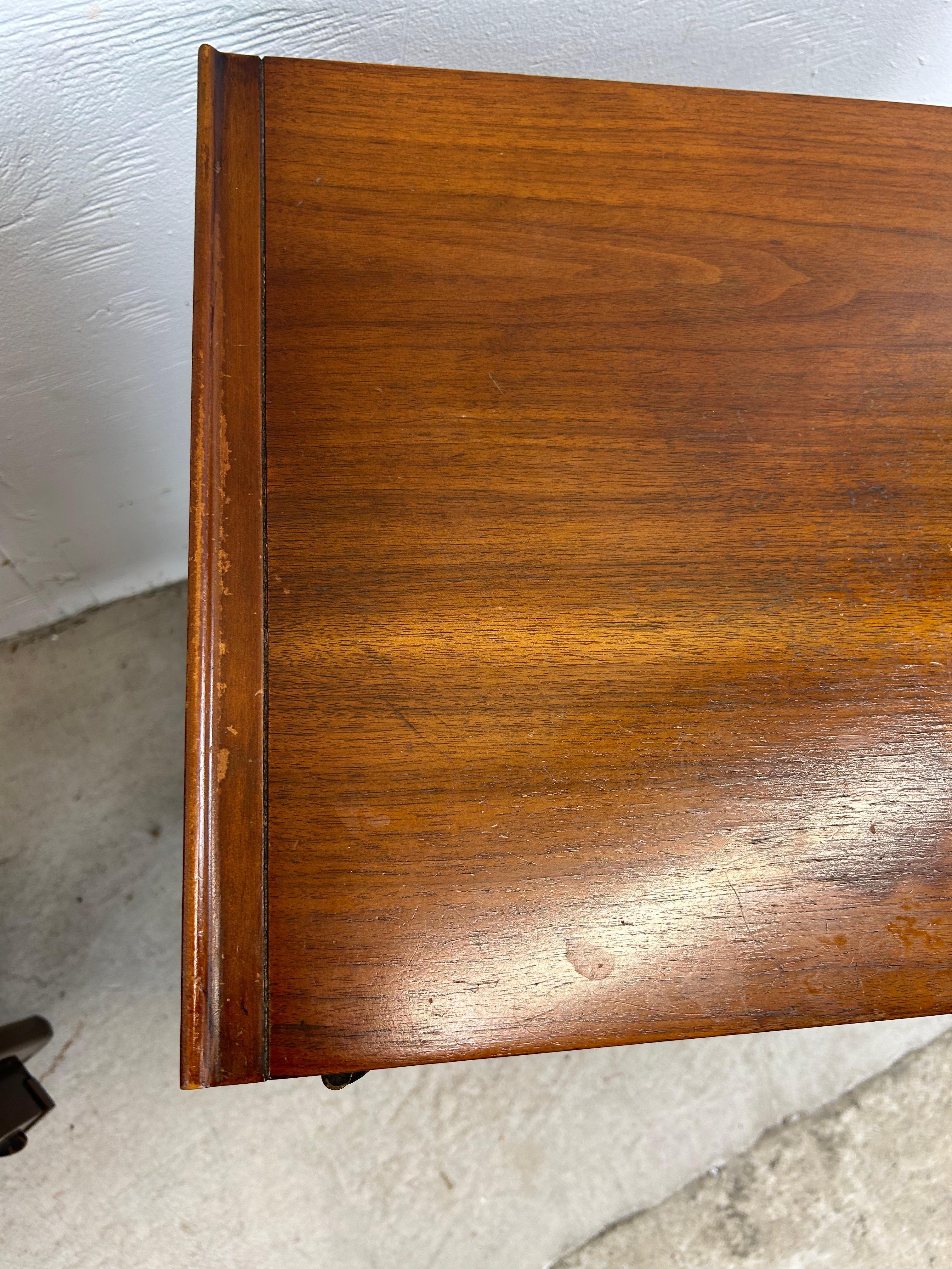 Mid Century Modern Nightstands with Cane Front & Brass Hardware For Sale 4